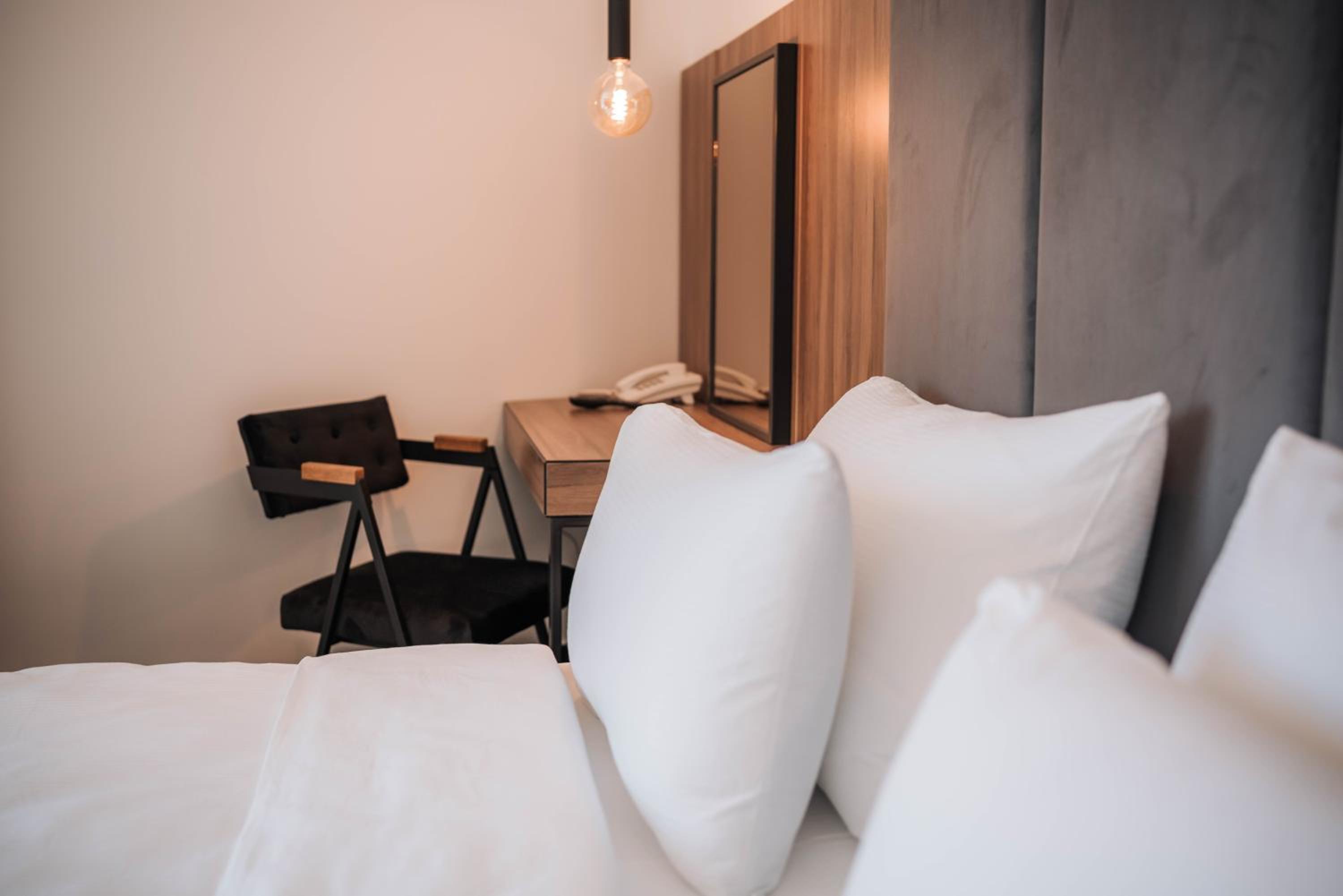 Deluxe Double or Twin Room - Photo 4