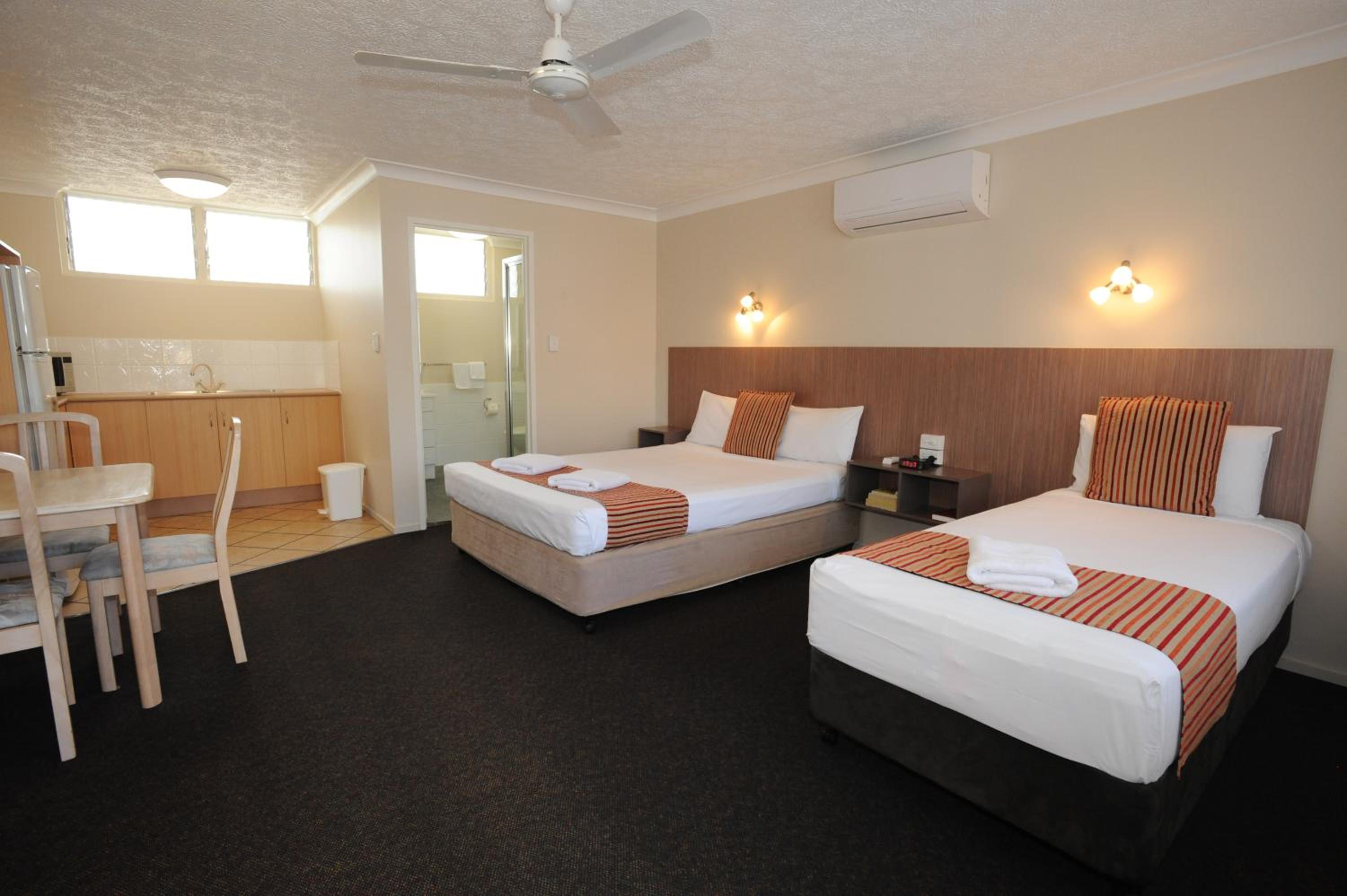 Standard Twin Room with Kitchenette - Not pet friendly photo 1
