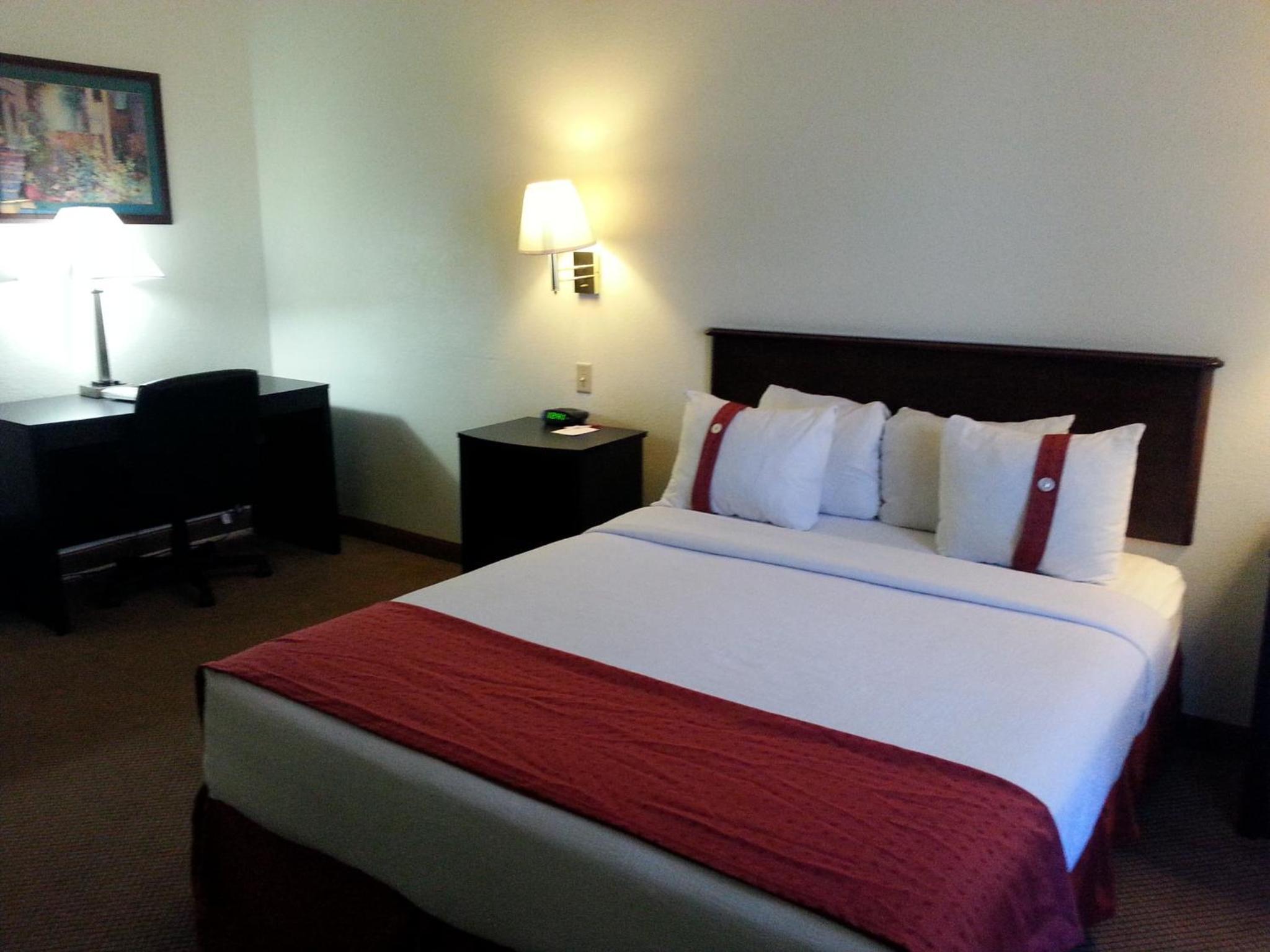 Queen Room - Non-Smoking - Photo 2