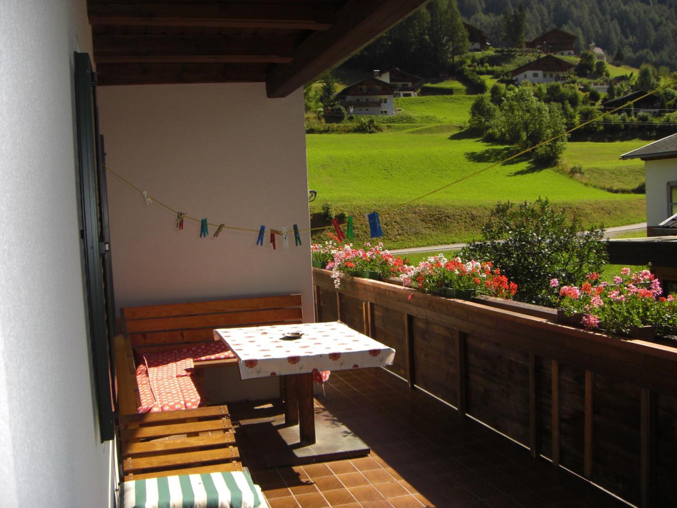 Apartment with Balcony photo 3