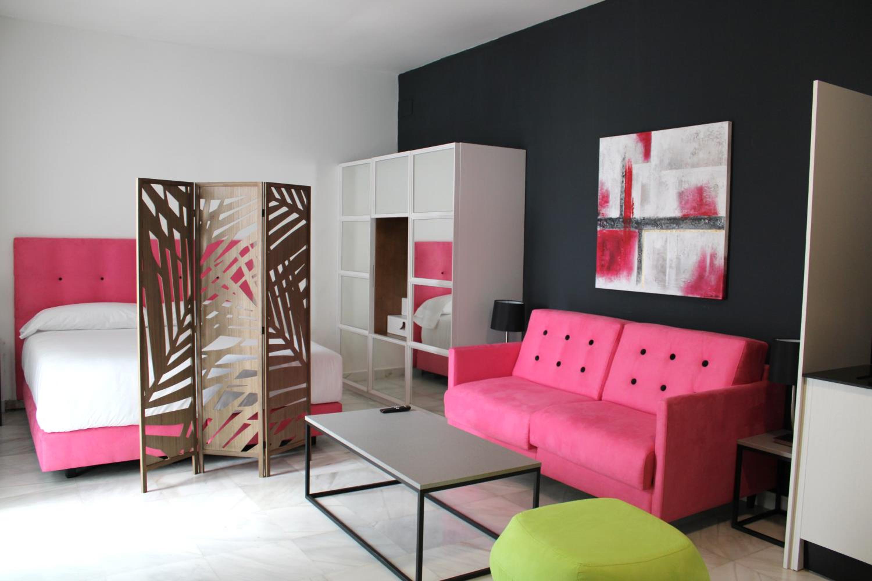 Studio Apartment - Photo 3