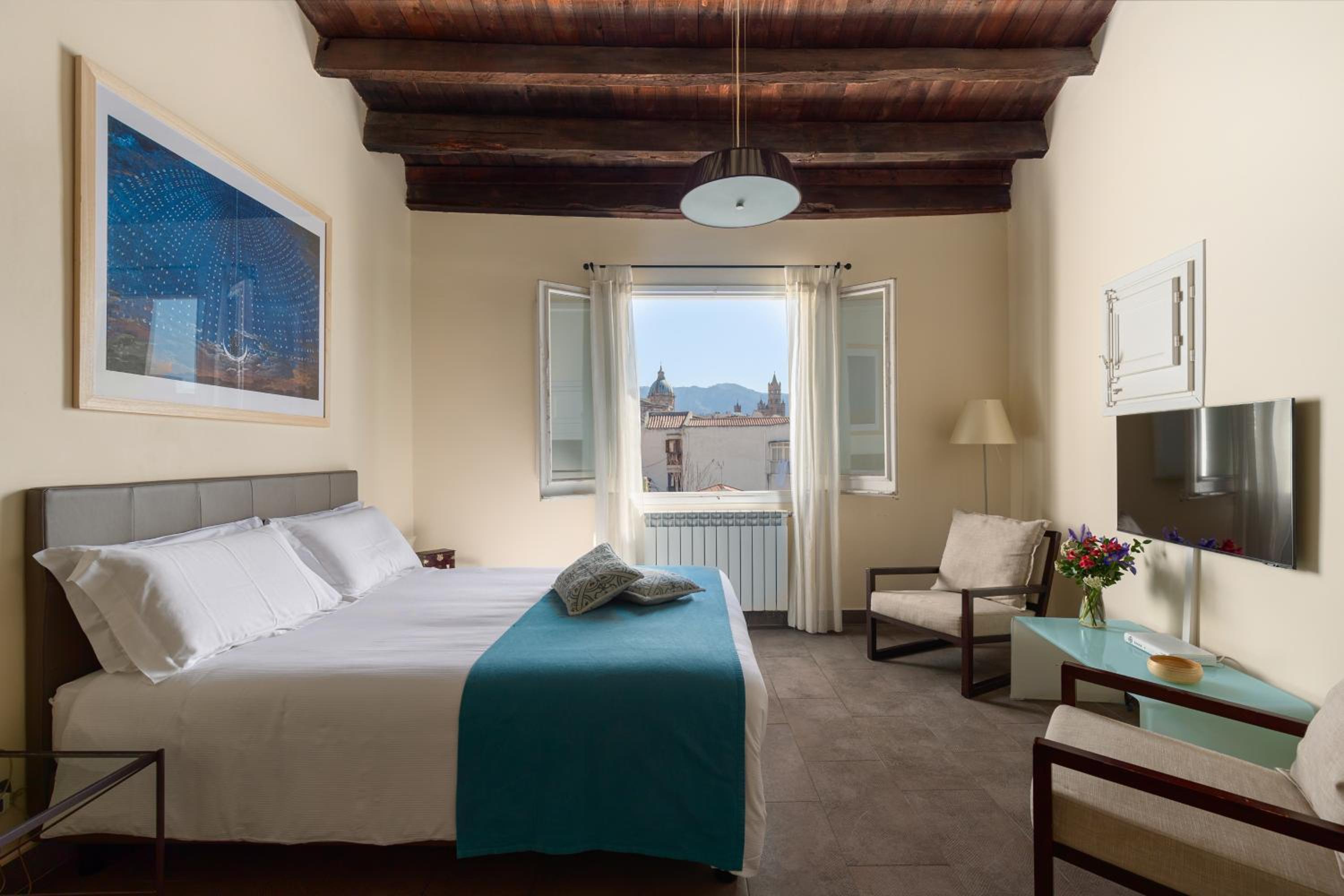 Suite with Balcony photo 1