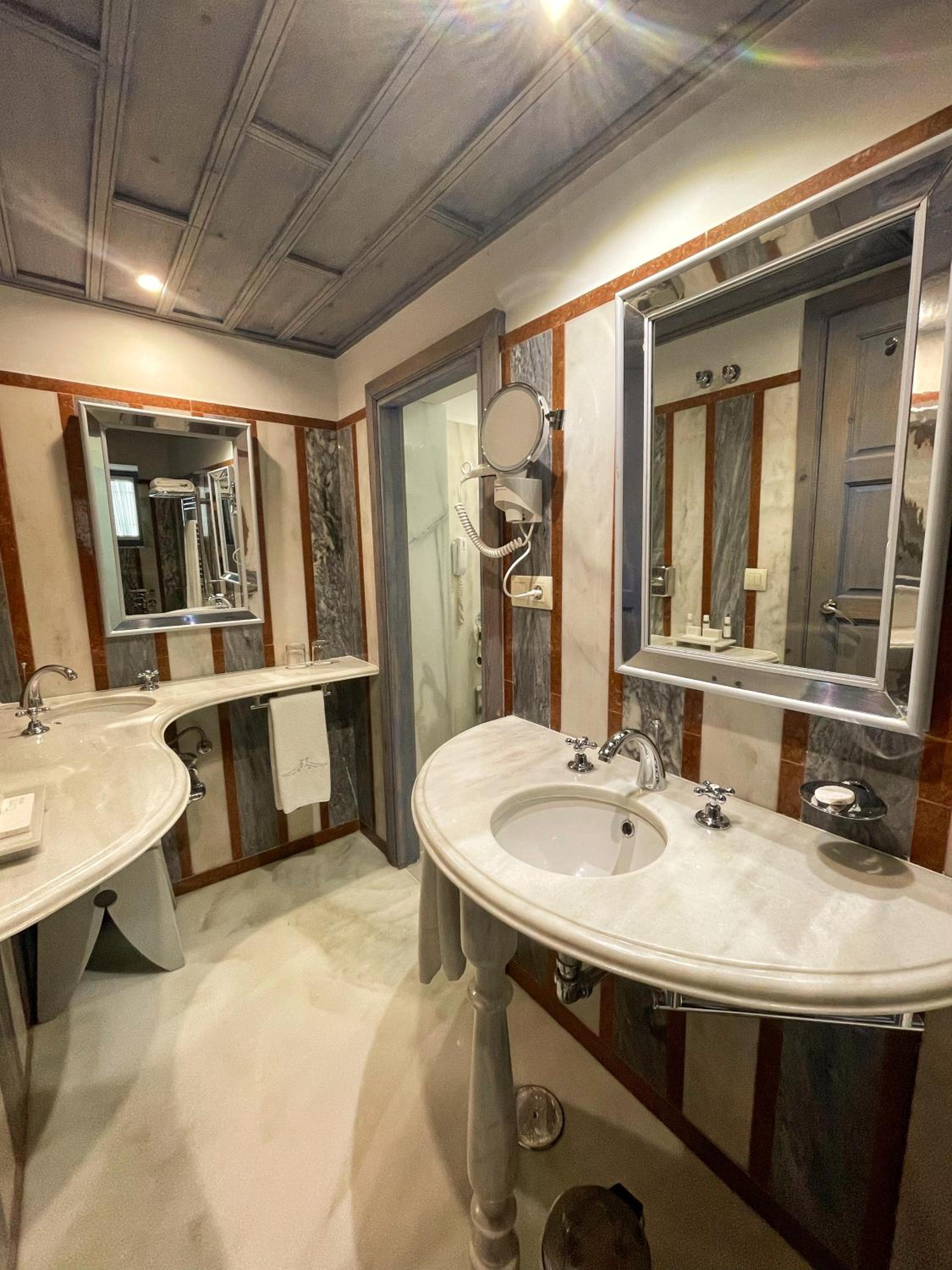 Classic Double or Twin with Spa Bath - Photo 5