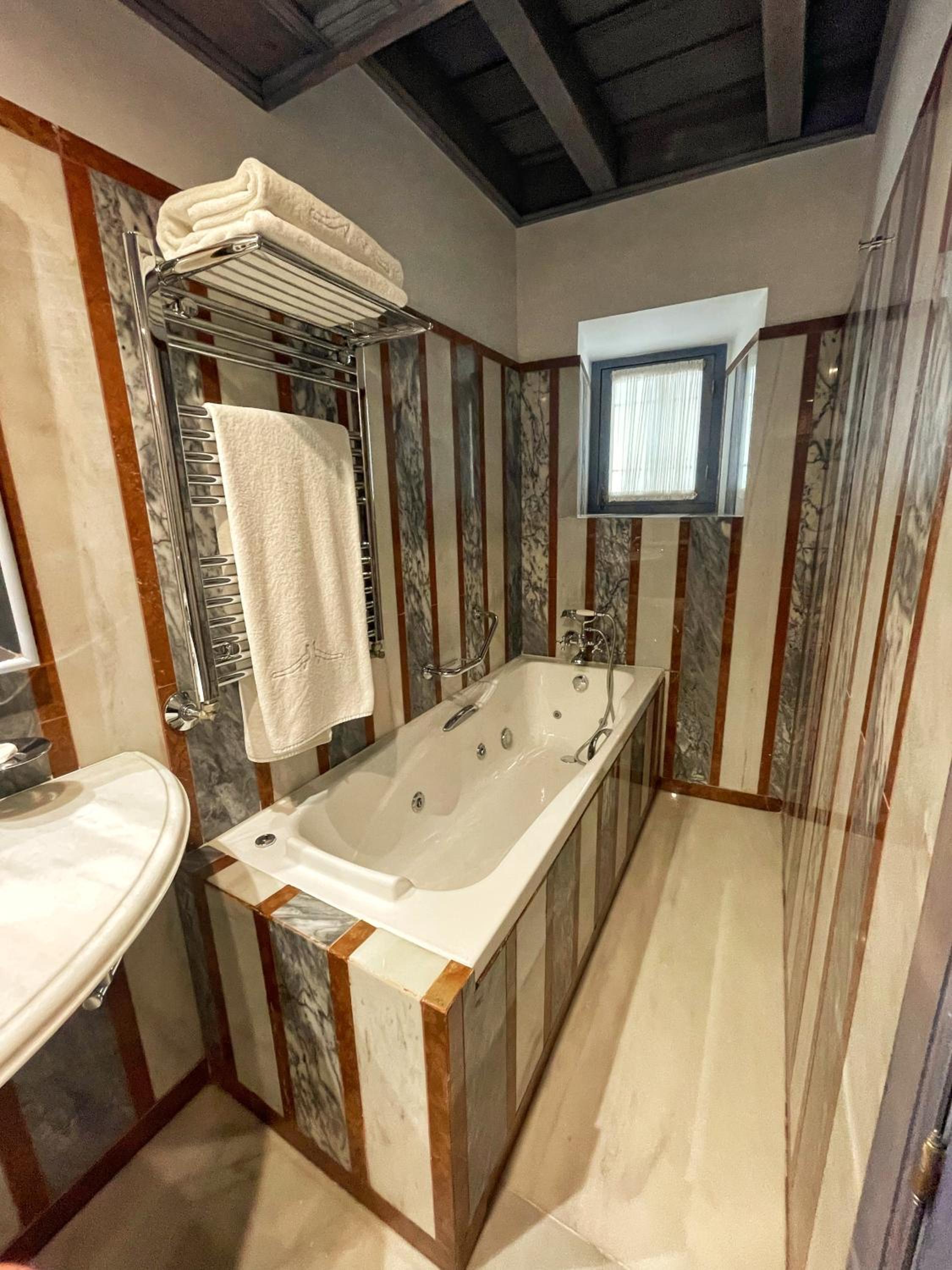 Classic Double or Twin with Spa Bath - Photo 20