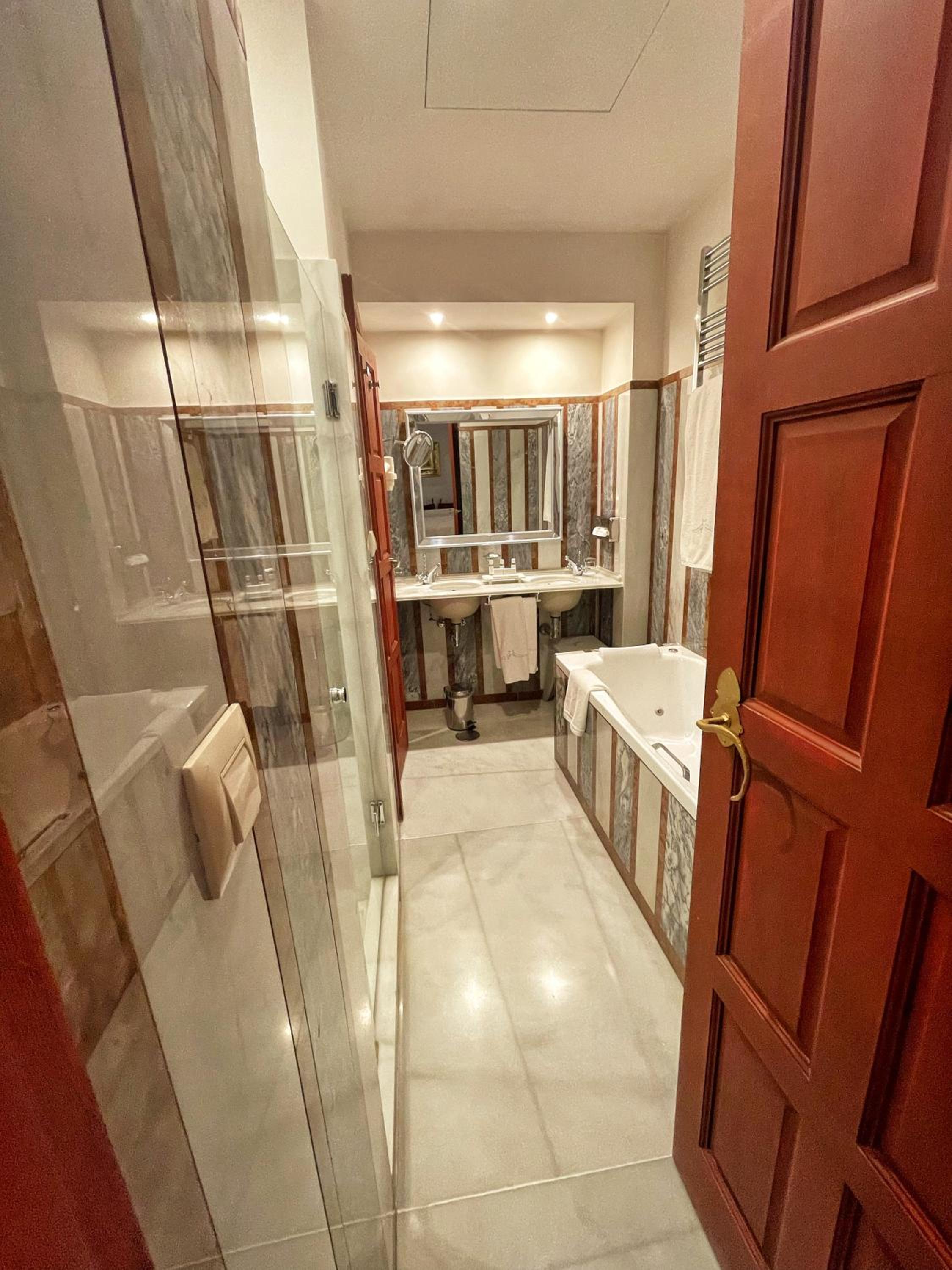 Classic Double or Twin with Spa Bath - Photo 15