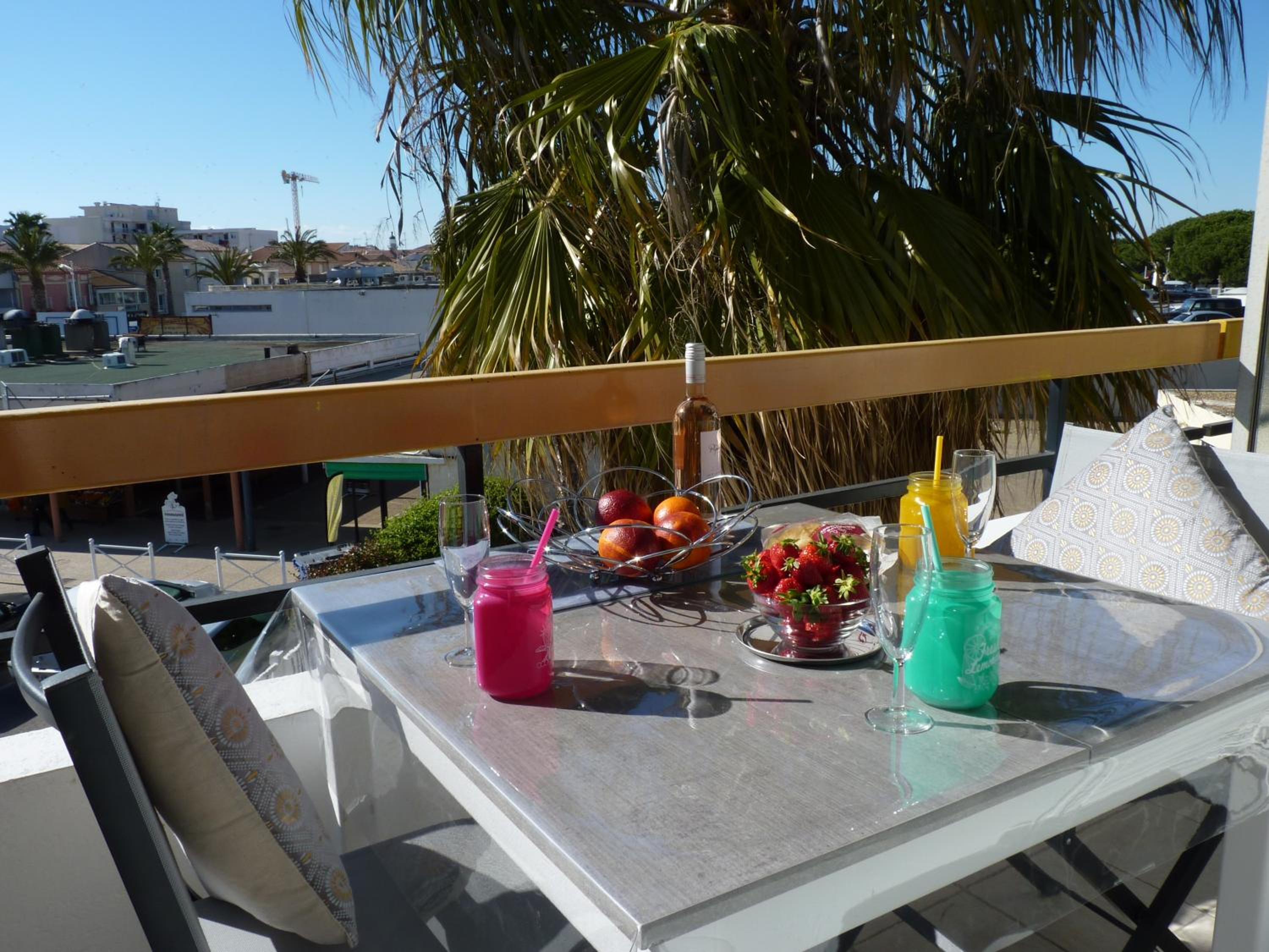 Studio with sea View - Upper Floors - Photo 8