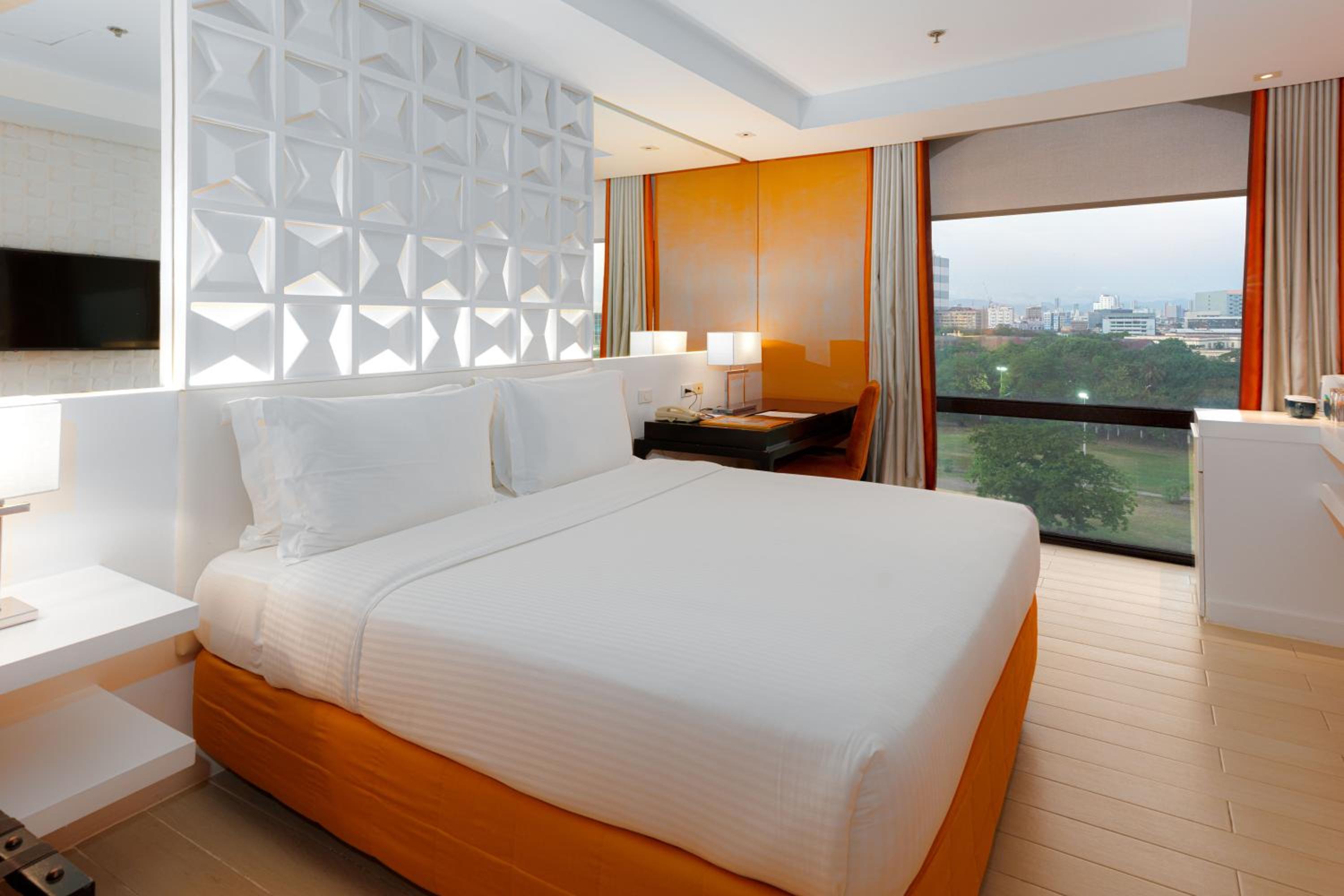 Deluxe King Room