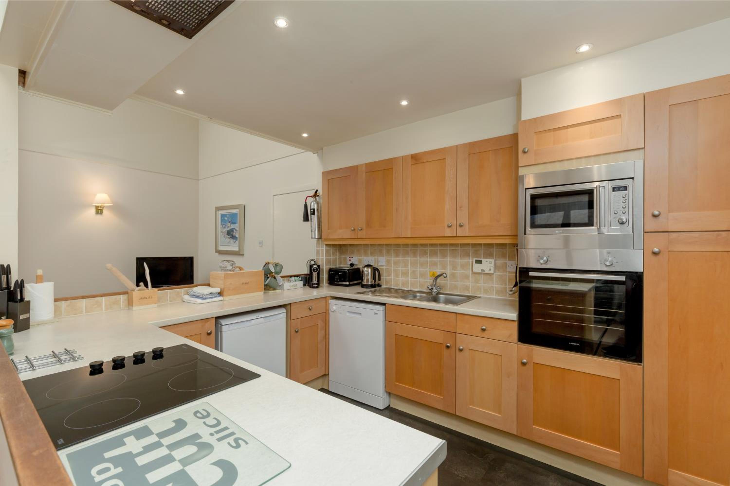 Two-Bedroom House - Photo 7