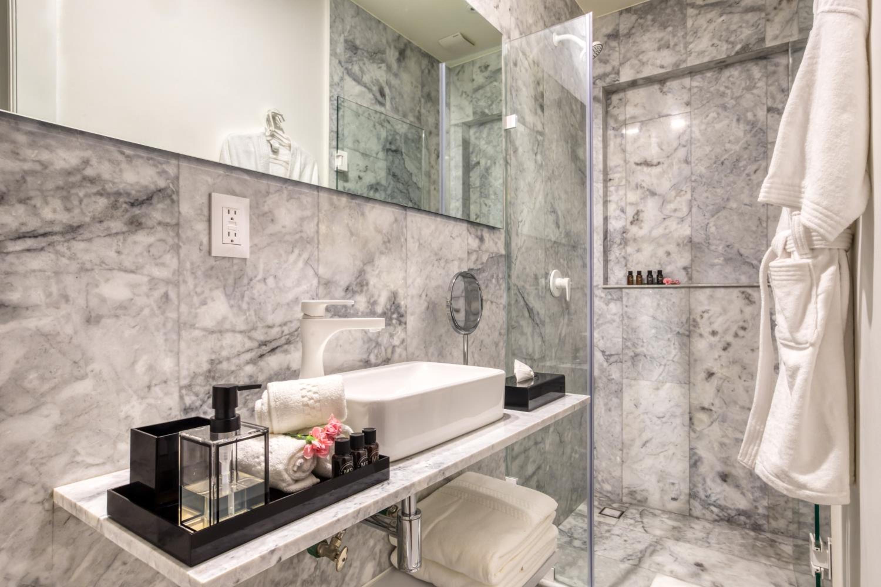 The Queen Victoria Suite - Photo 2