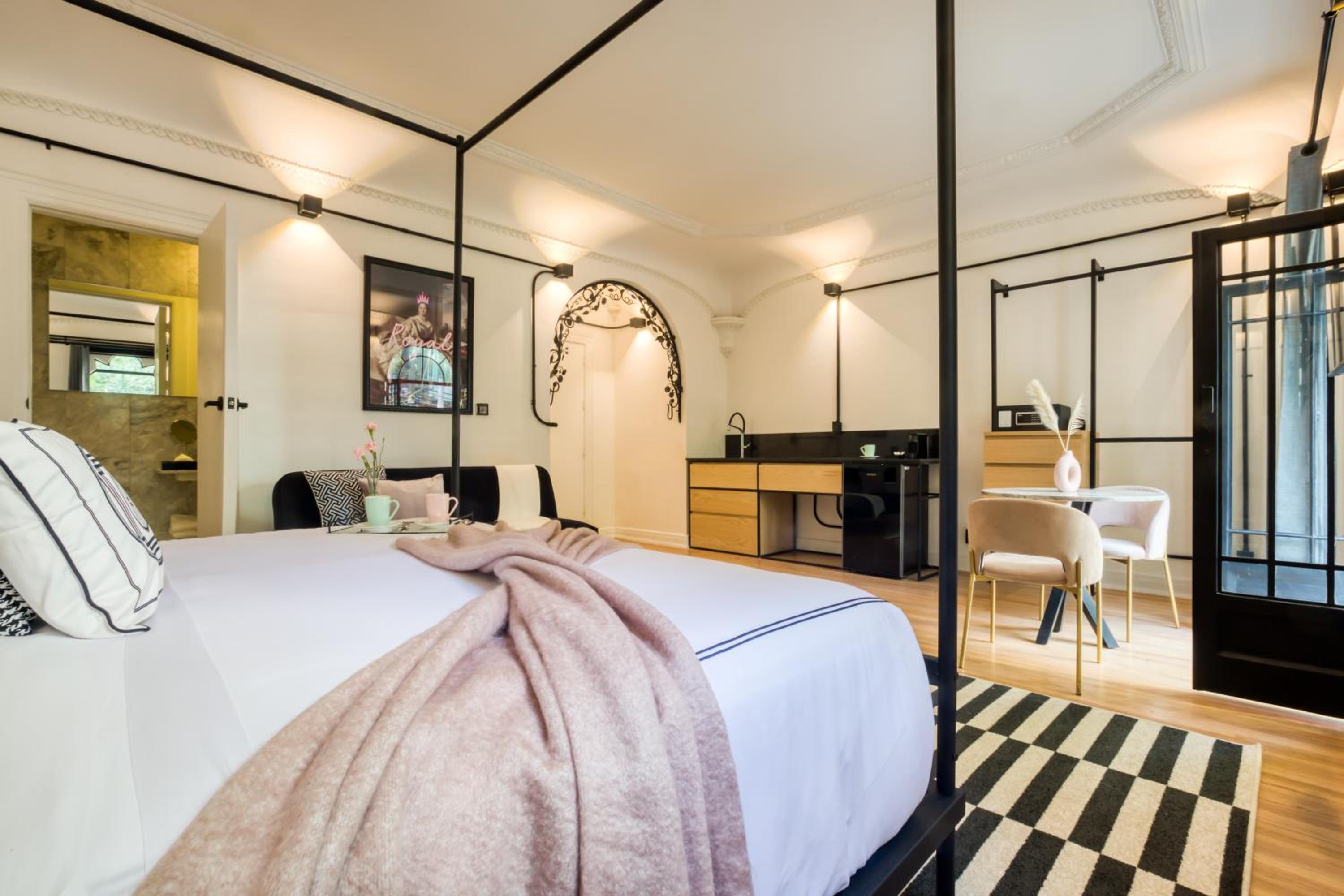 The Queen Victoria Suite - Photo 1