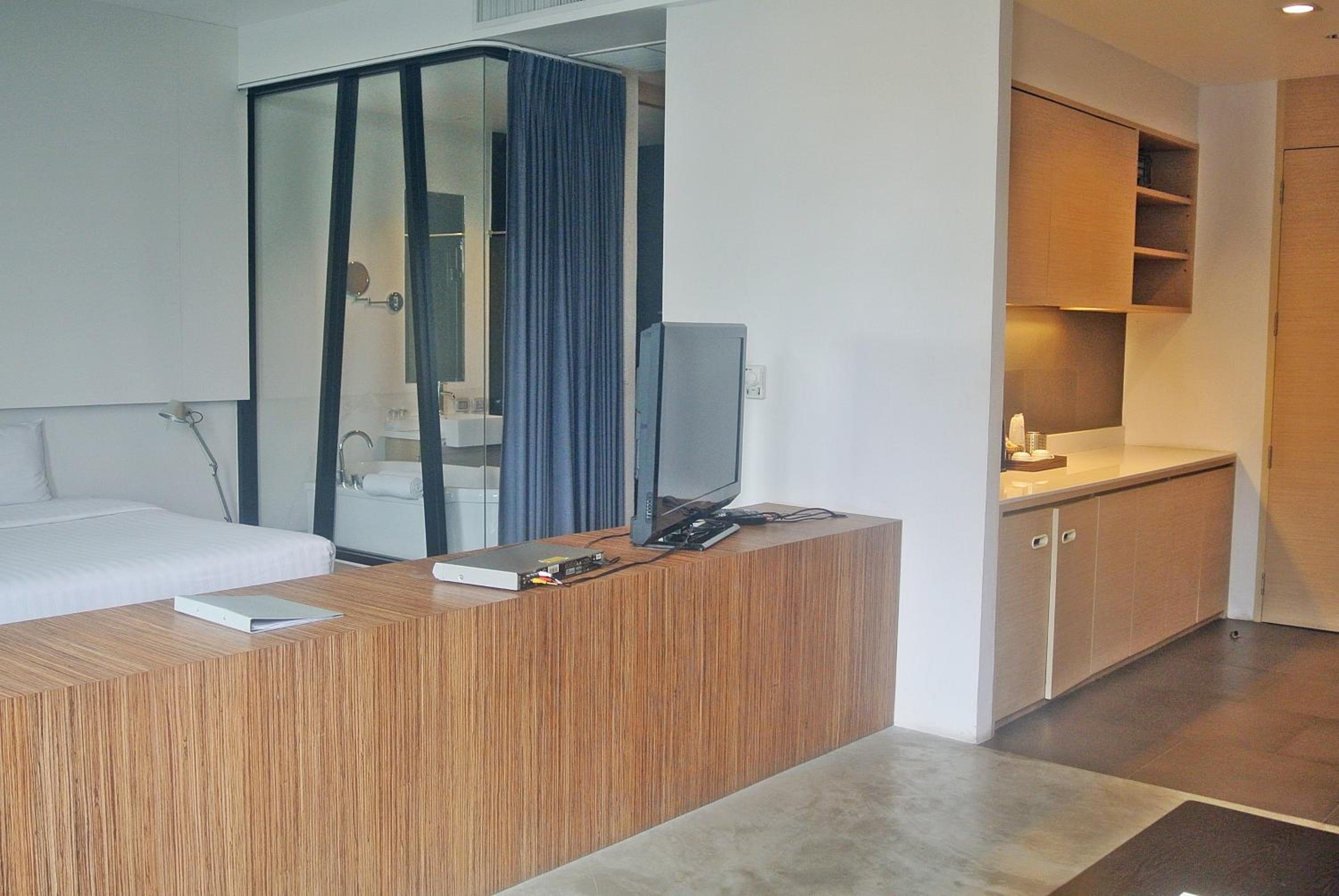 Executive Suite - Photo 7