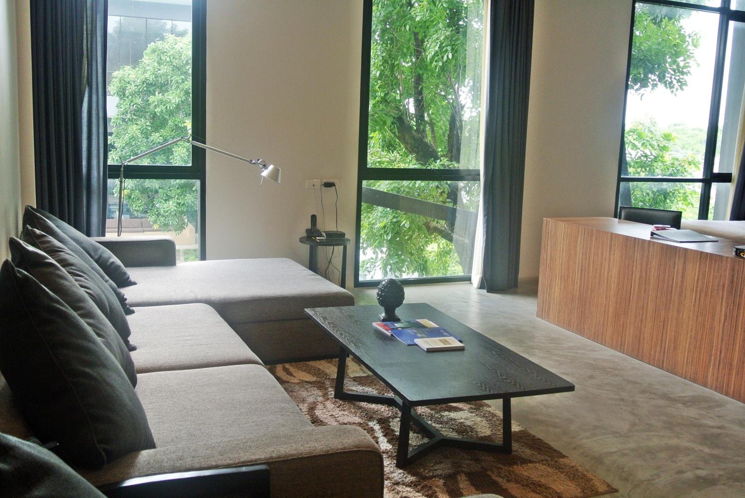 Executive Suite - Photo 6