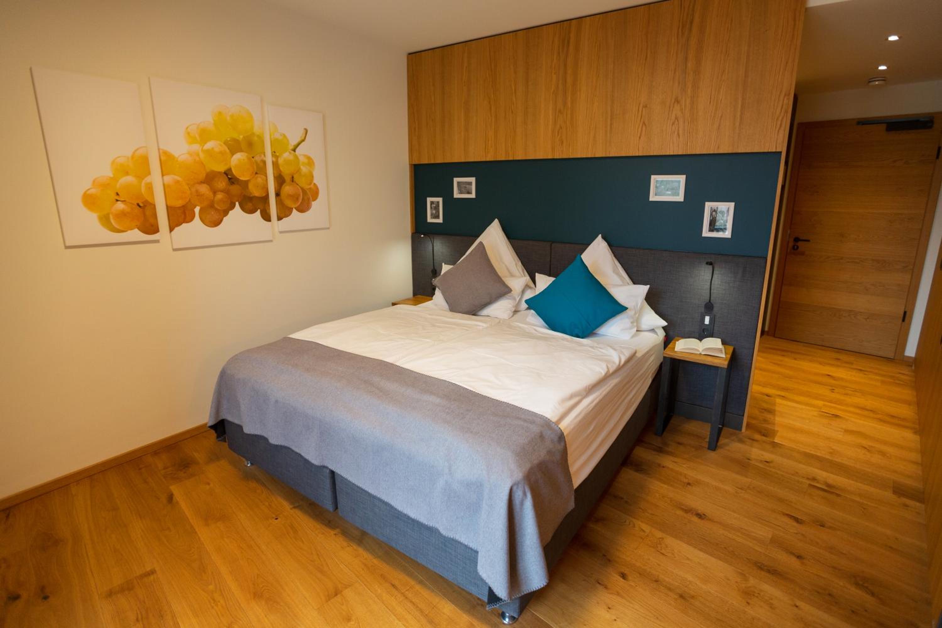 Double Room with Balcony - Photo 8