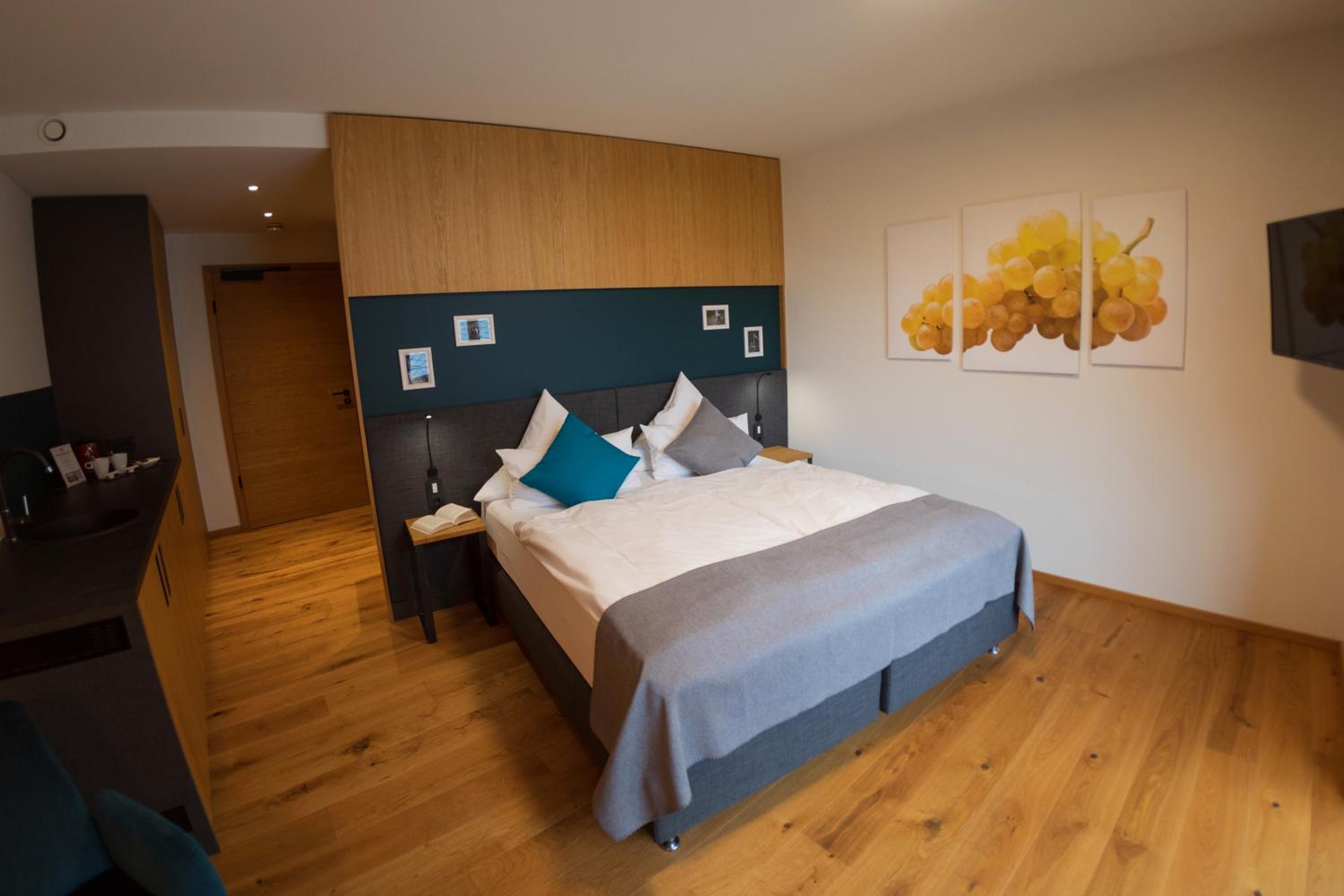 Double Room with Balcony - Photo 7