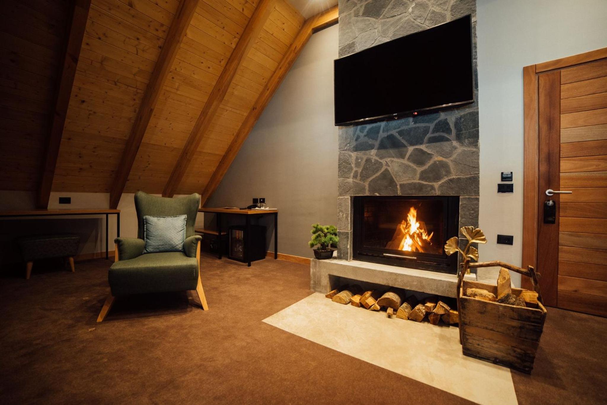 Deluxe King Suite