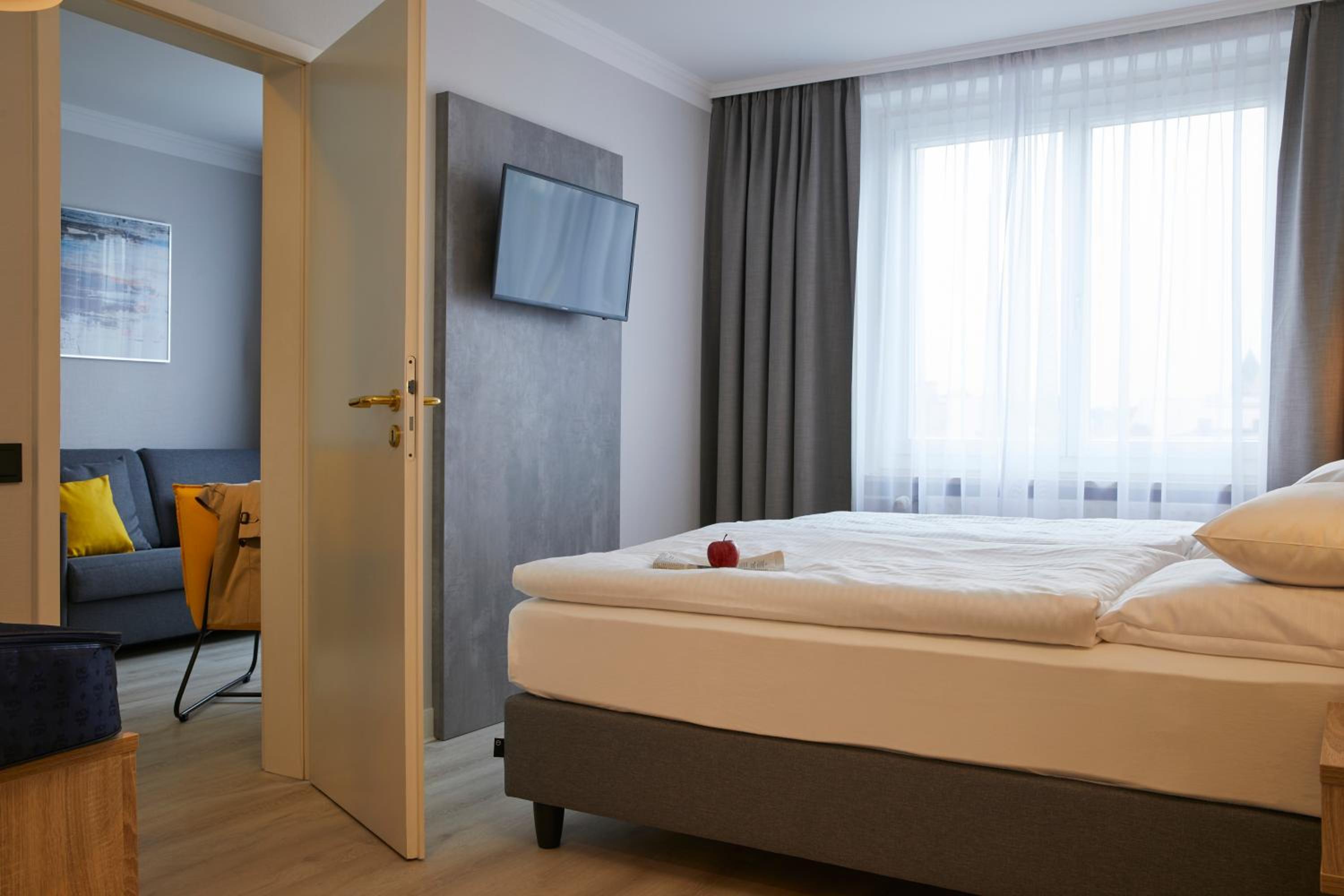 Standard Double Suite