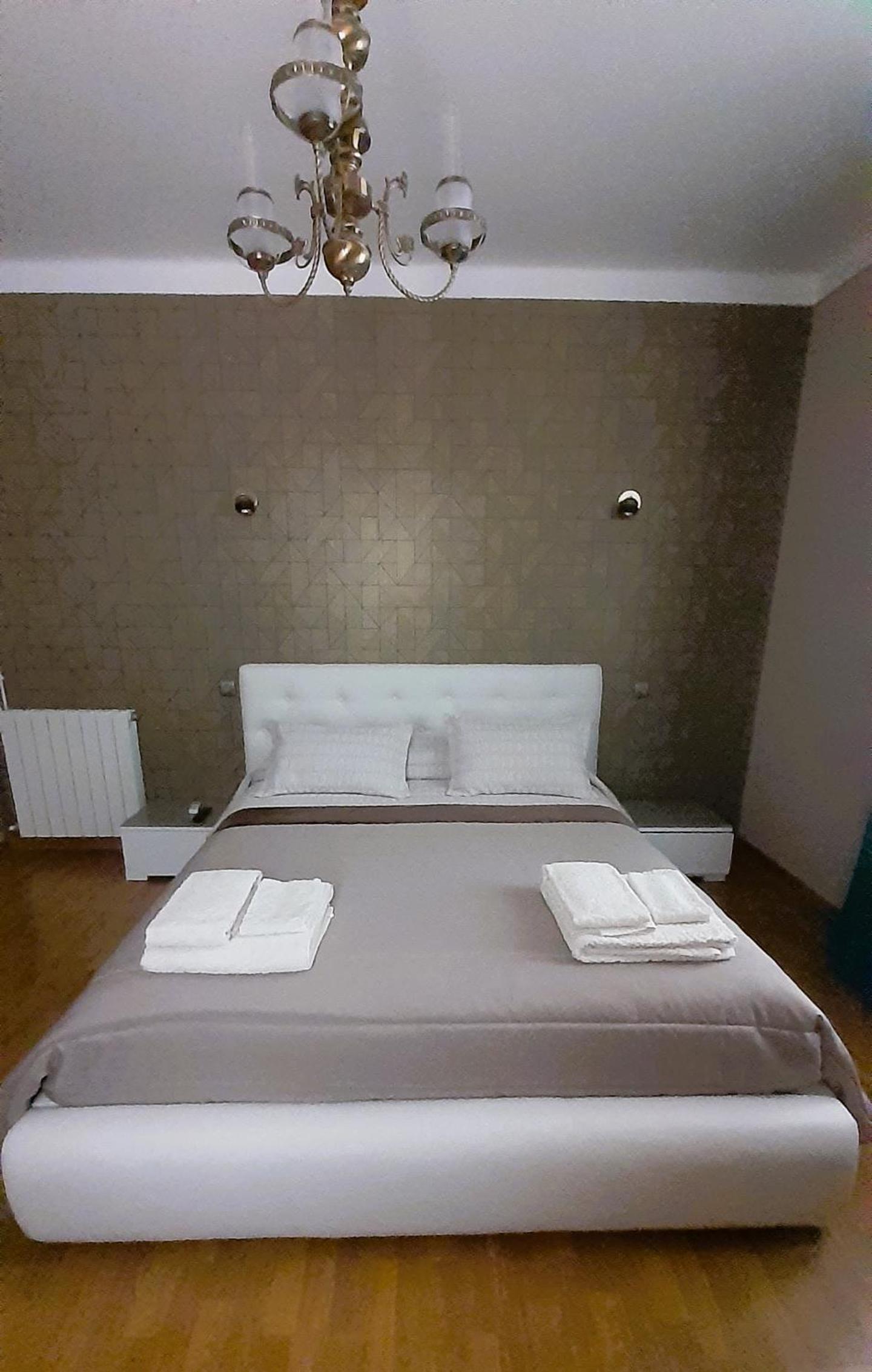 Double Room - Photo 7