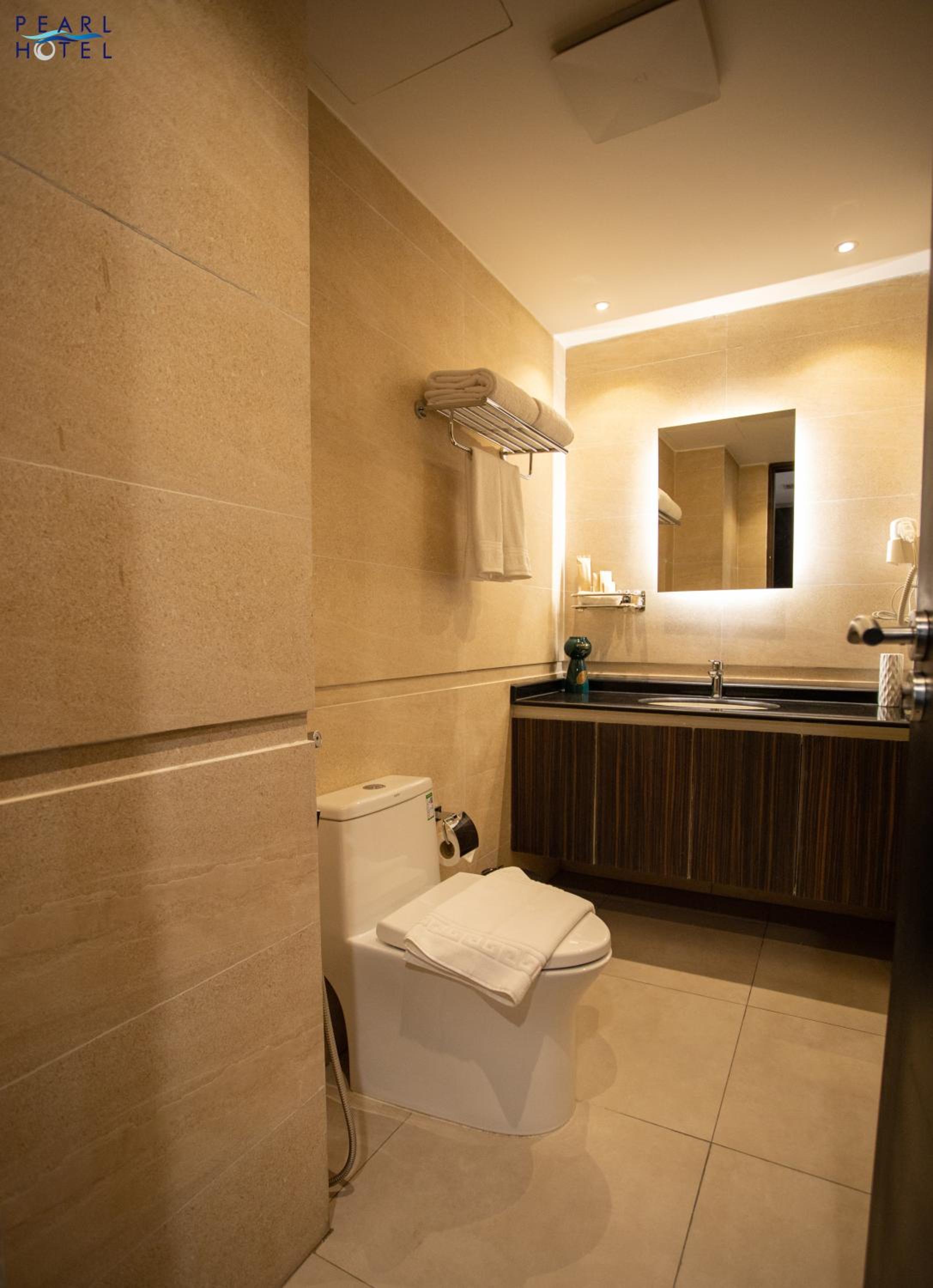 Deluxe King Room - Photo 10