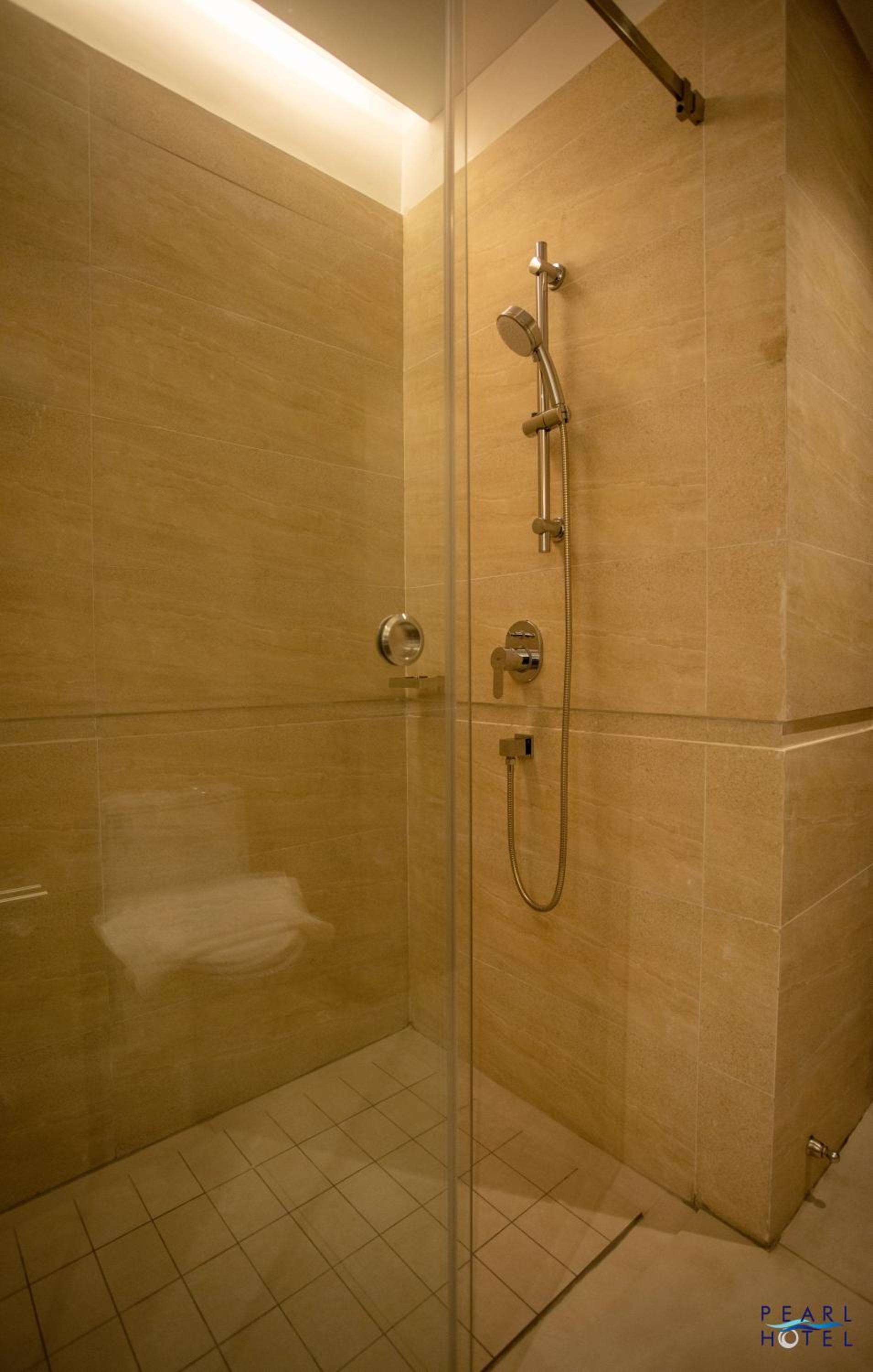 Deluxe King Room - Photo 5