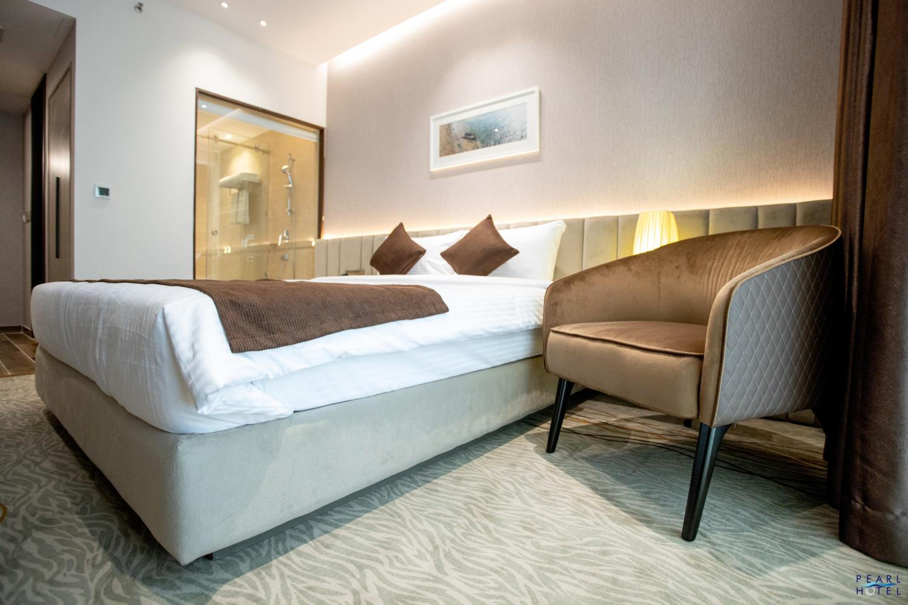 Deluxe King Room - Photo 6