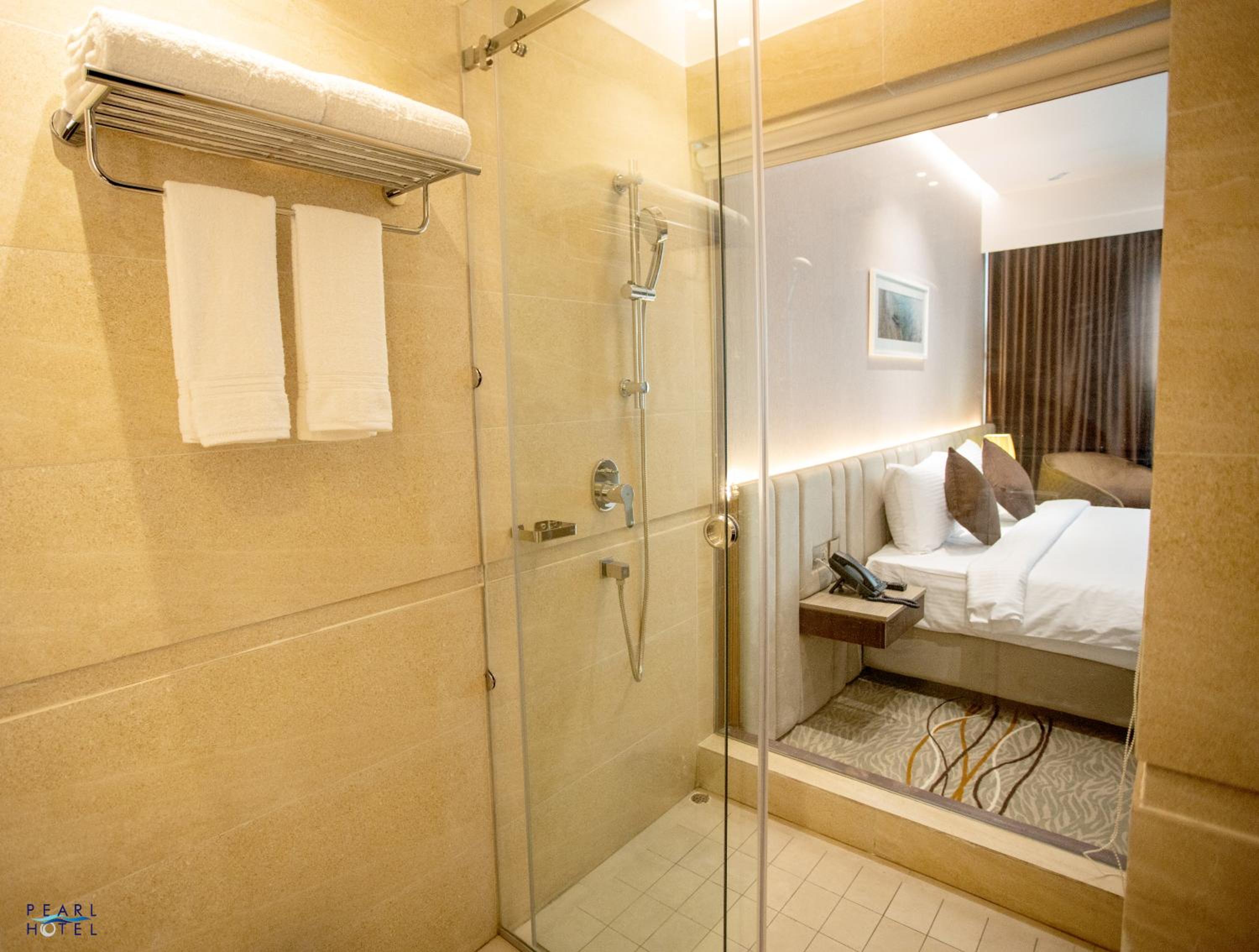 Deluxe King Room - Photo 4