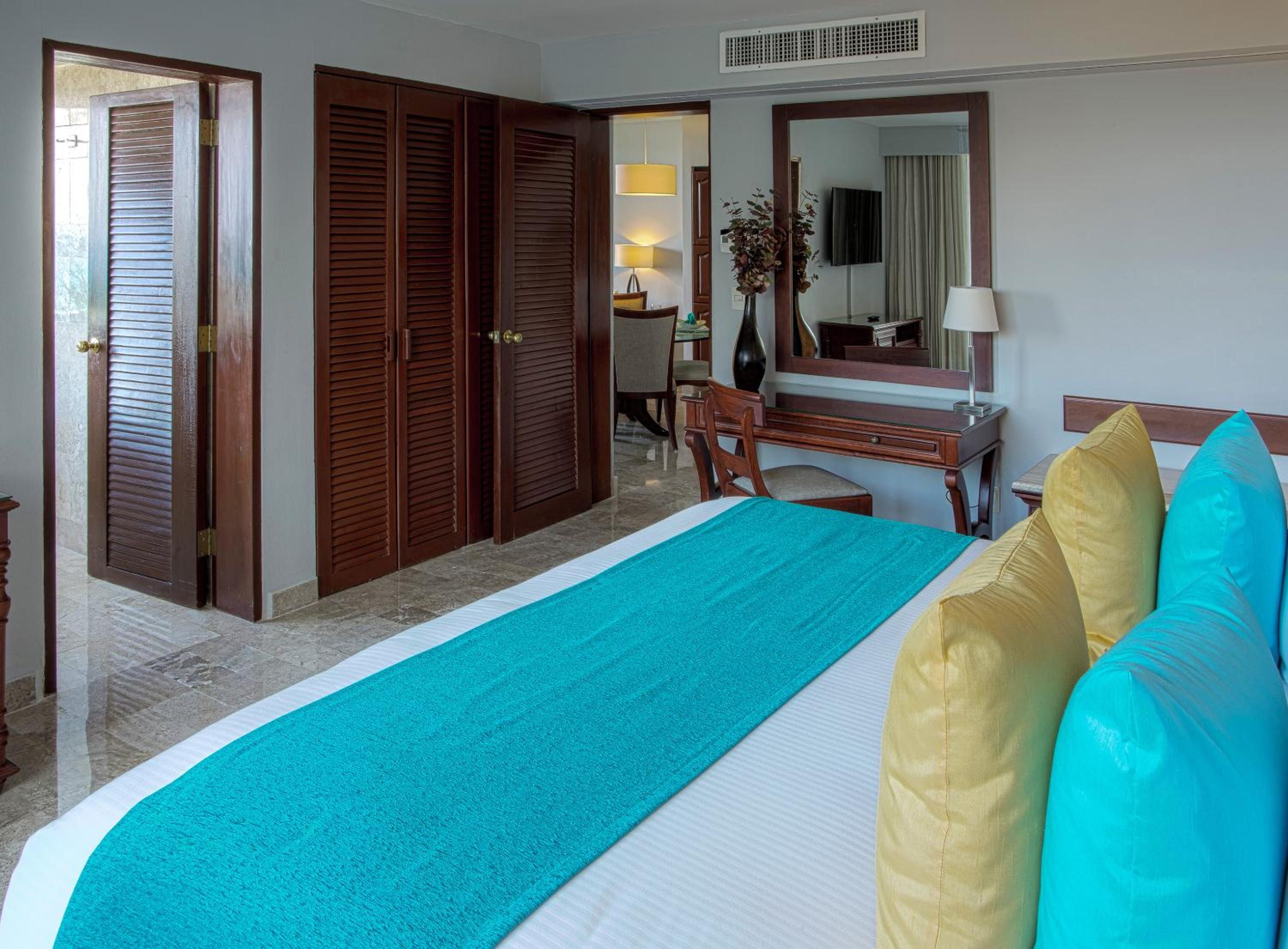 Premium Master Suite Sunset View