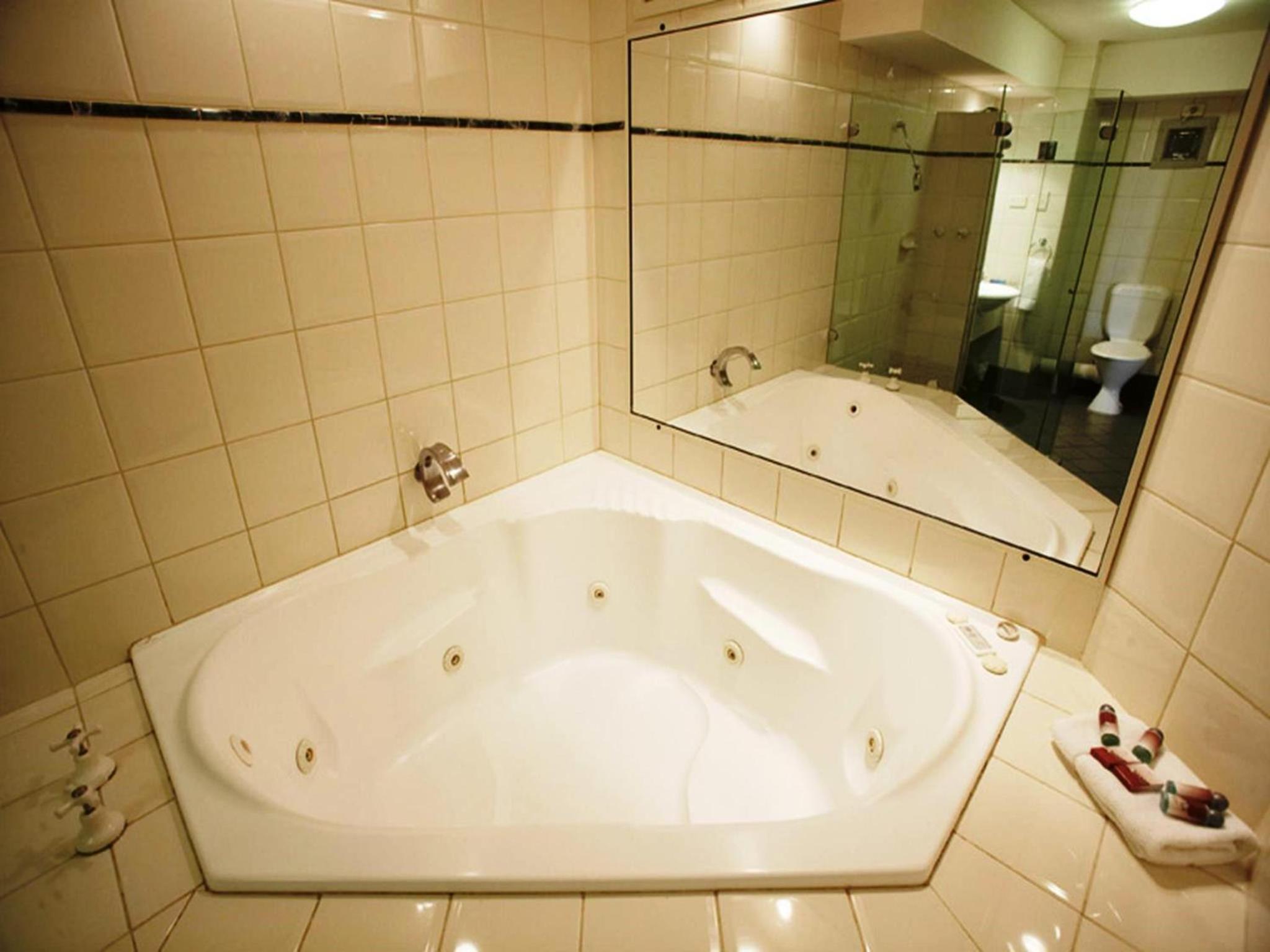 Deluxe Suite with Spa Bath