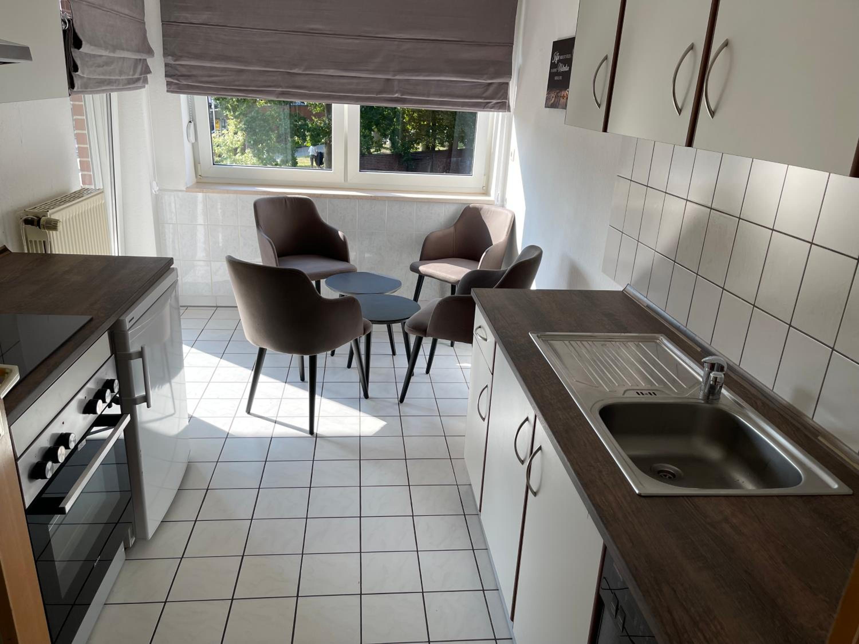 Apartment with Balcony - Photo 5
