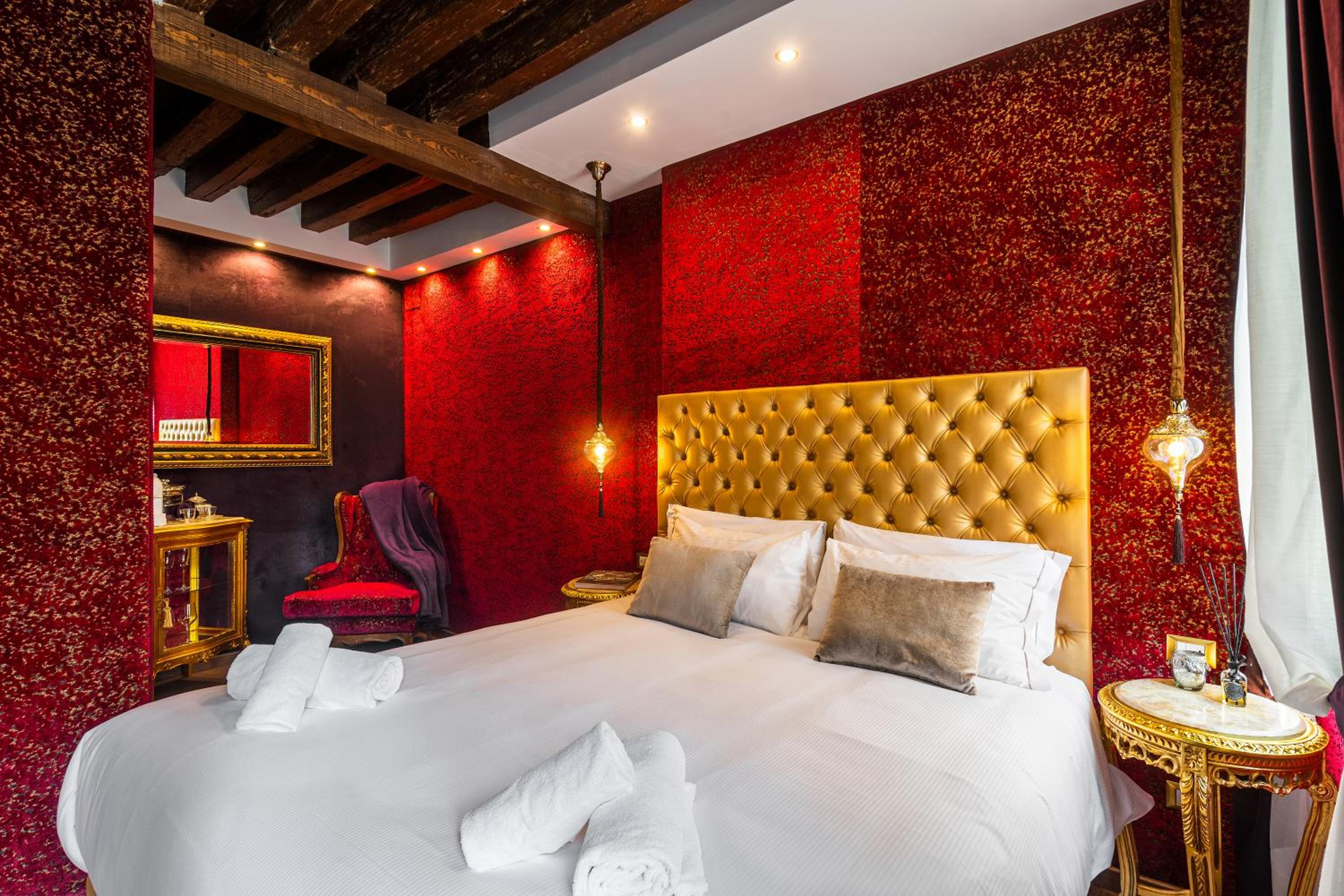 Superior Double Room with Balcony and Canal View photo 3