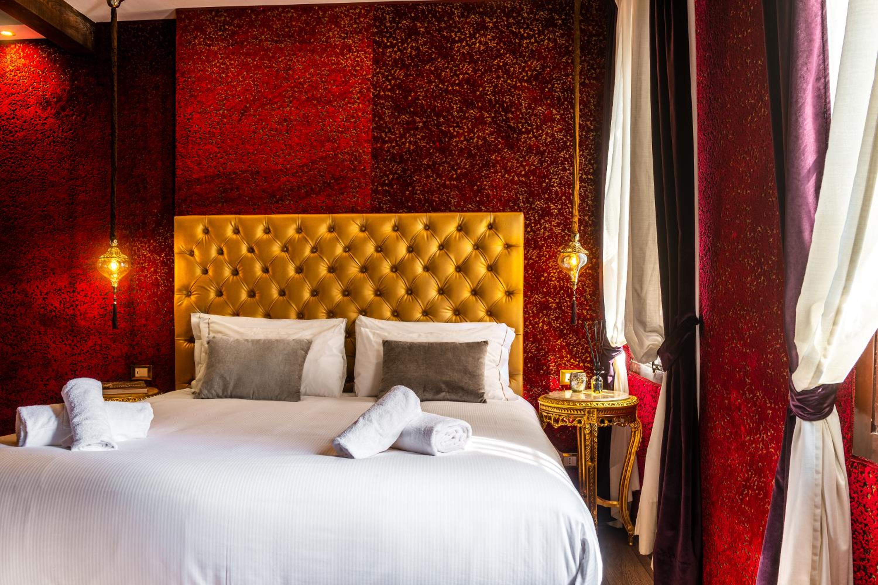 Superior Double Room with Balcony and Canal View photo 2