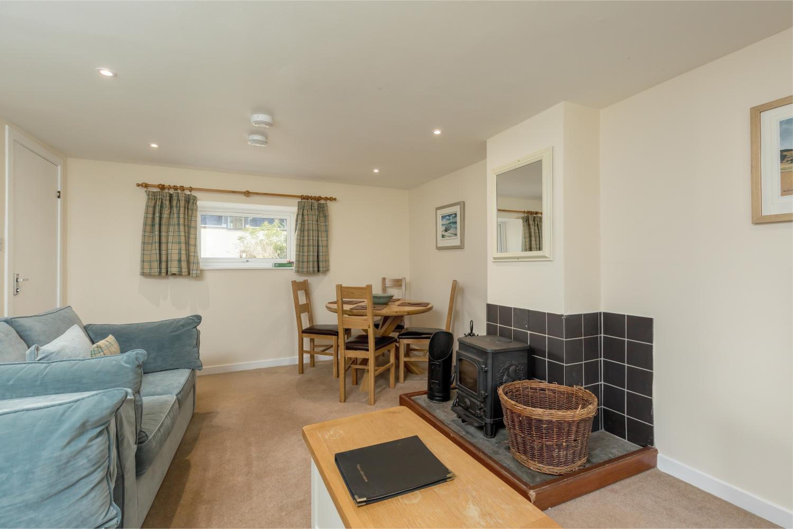 One-Bedroom House - Photo 6