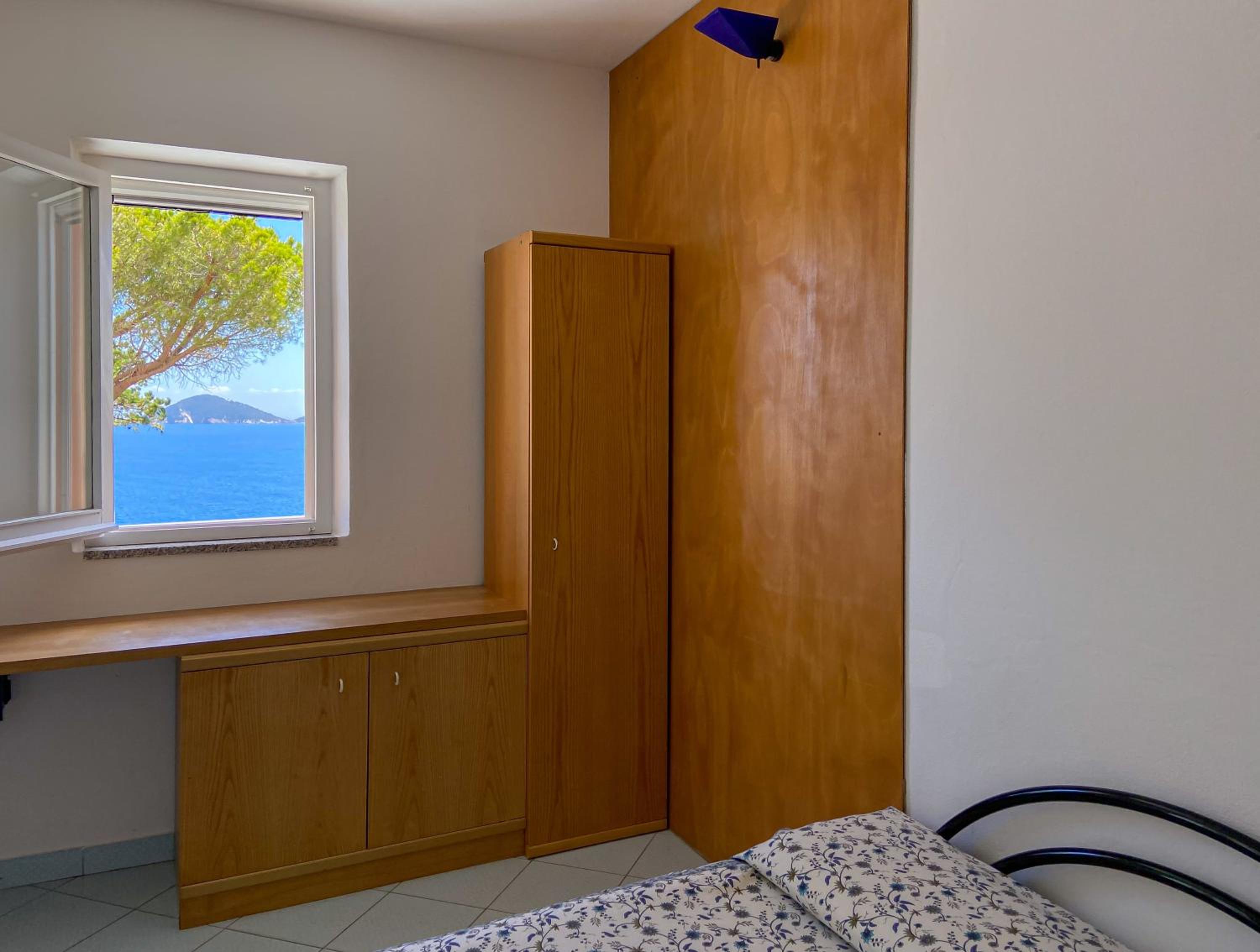  One-Bedroom Apartment with Terrace and Sea View photo 1
