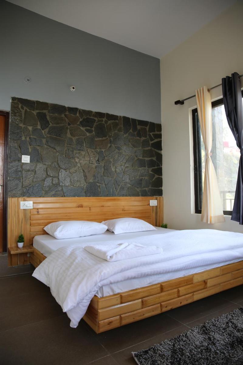 Budget Double Room photo 3