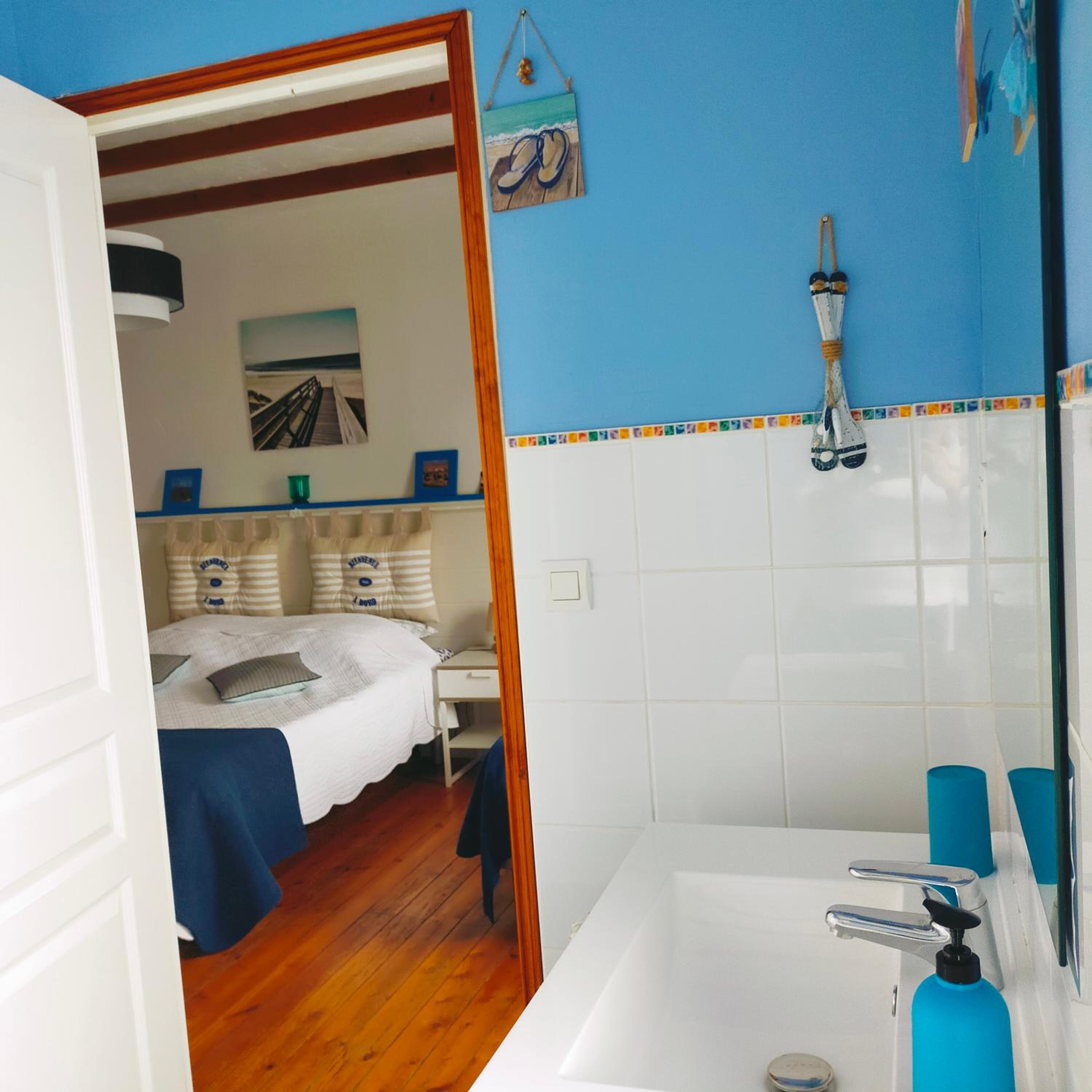 Family Room with Bathroom - Photo 4