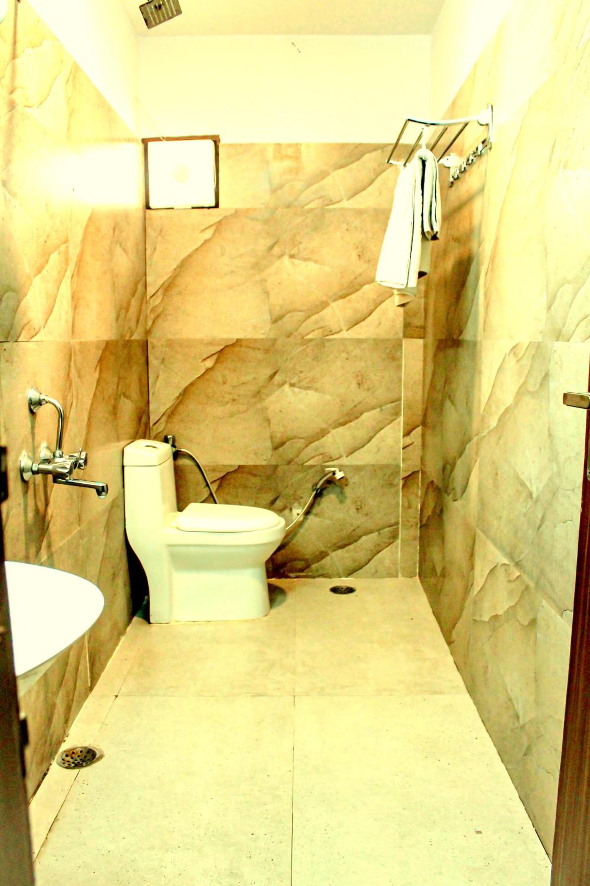 Deluxe Double Room with Balcony photo 3