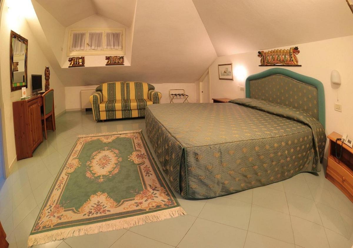 King Suite with Spa Bath photo 1