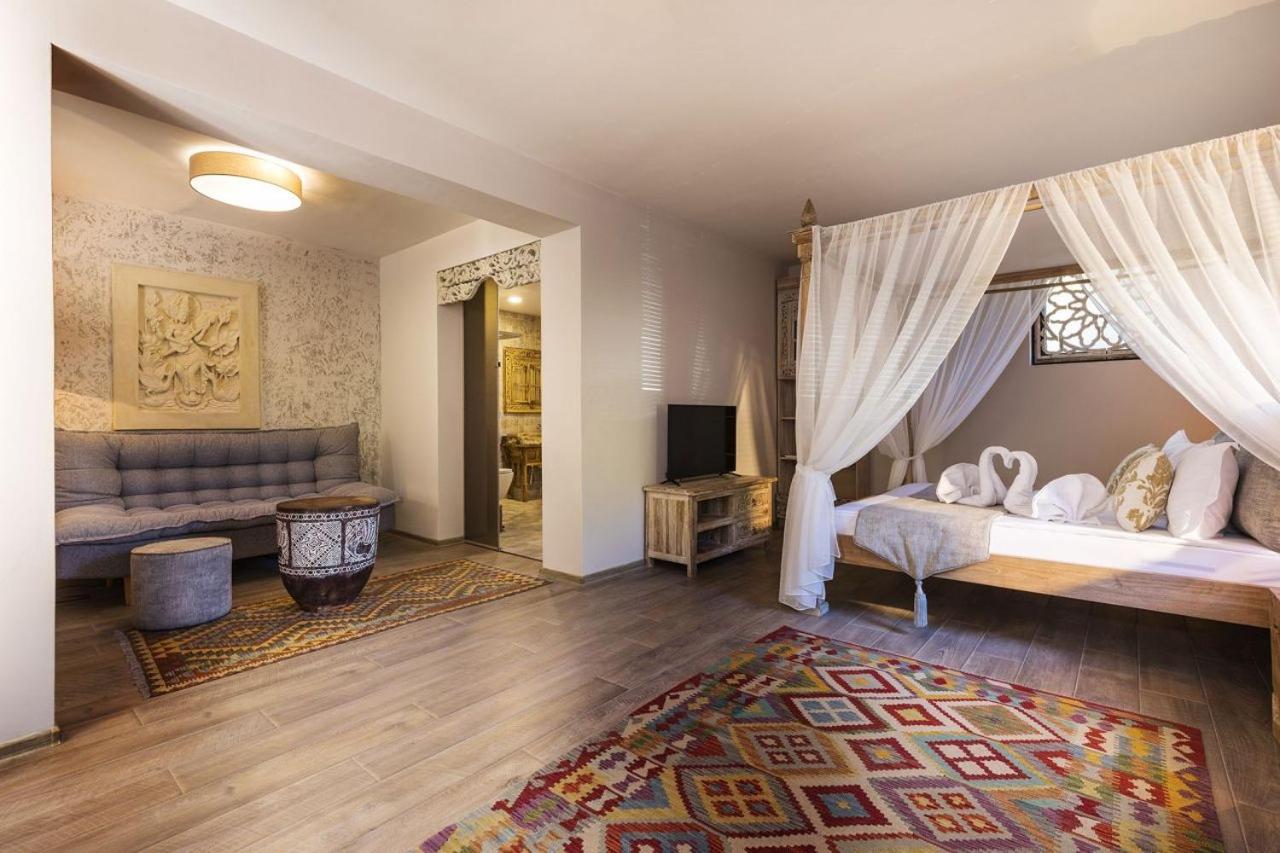 Suite with Spa Bath photo 1