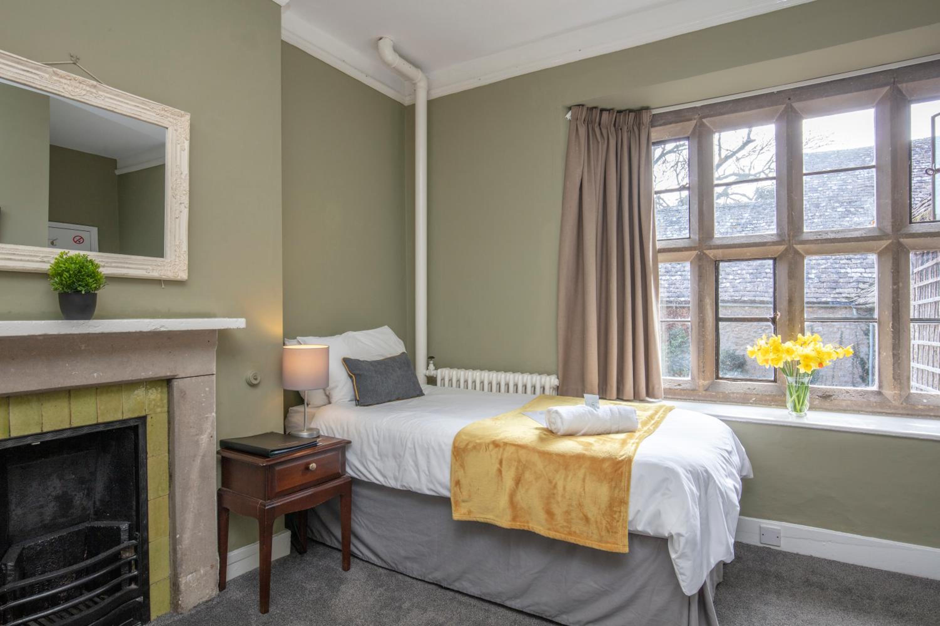 Twin Room with Private Bathroom photo 1