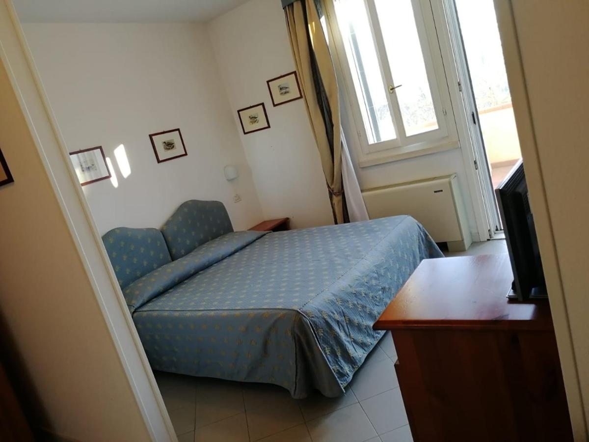 Deluxe Double Room (2 Adults + 1 Child) photo 1