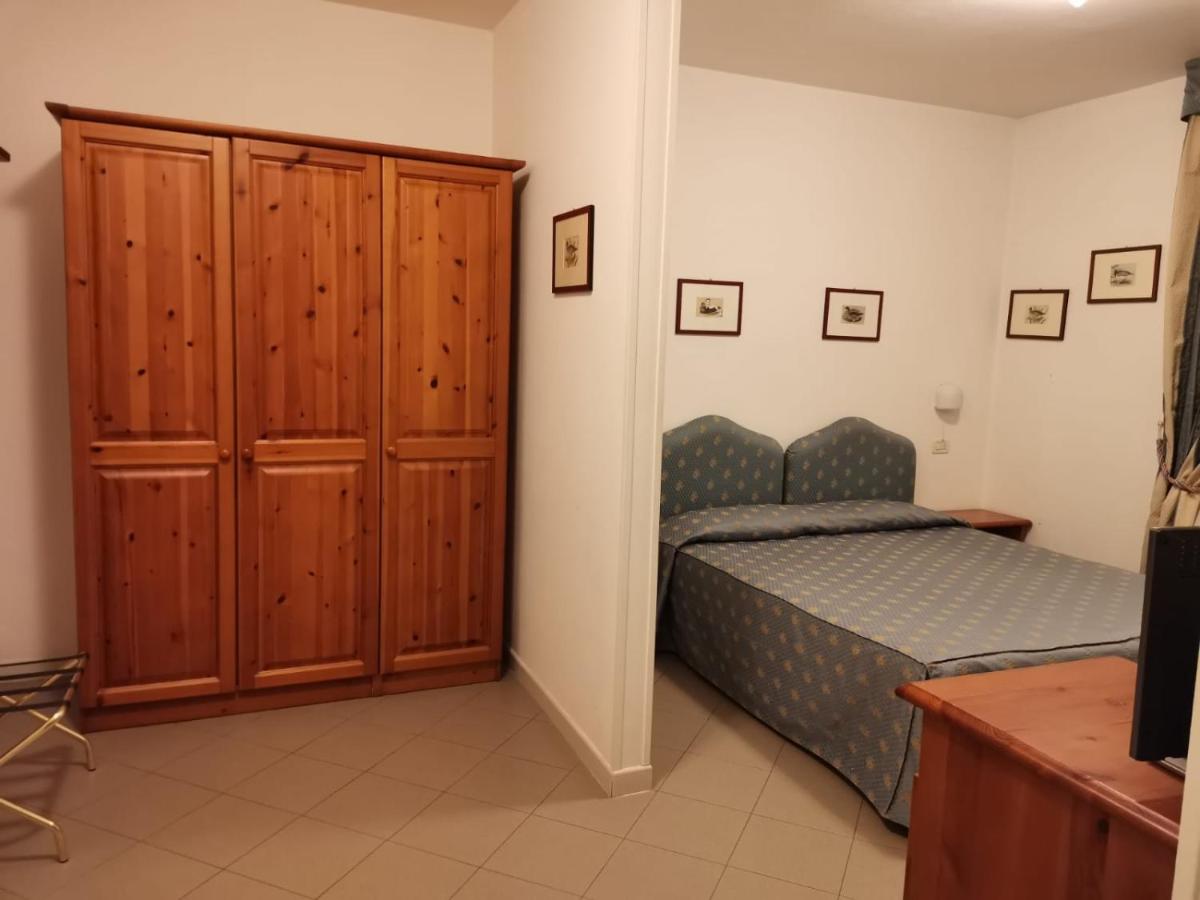 Deluxe Double Room (2 Adults + 1 Child) photo 2