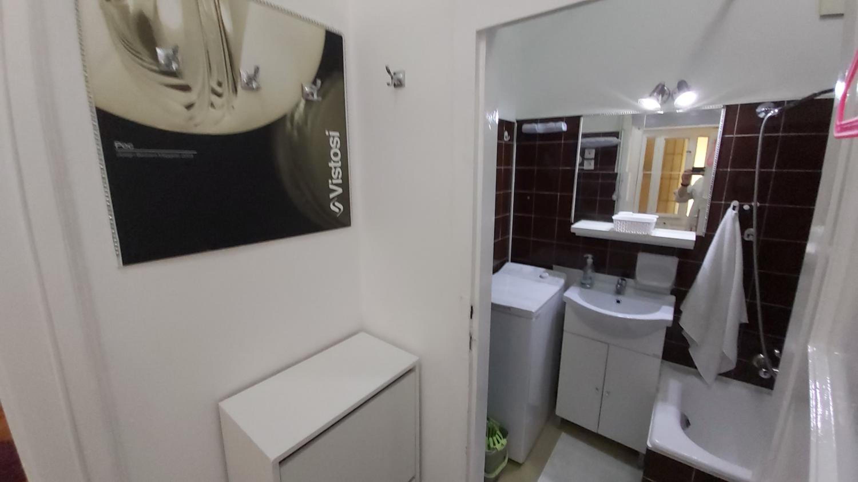 One-Bedroom Apartment - Photo 2