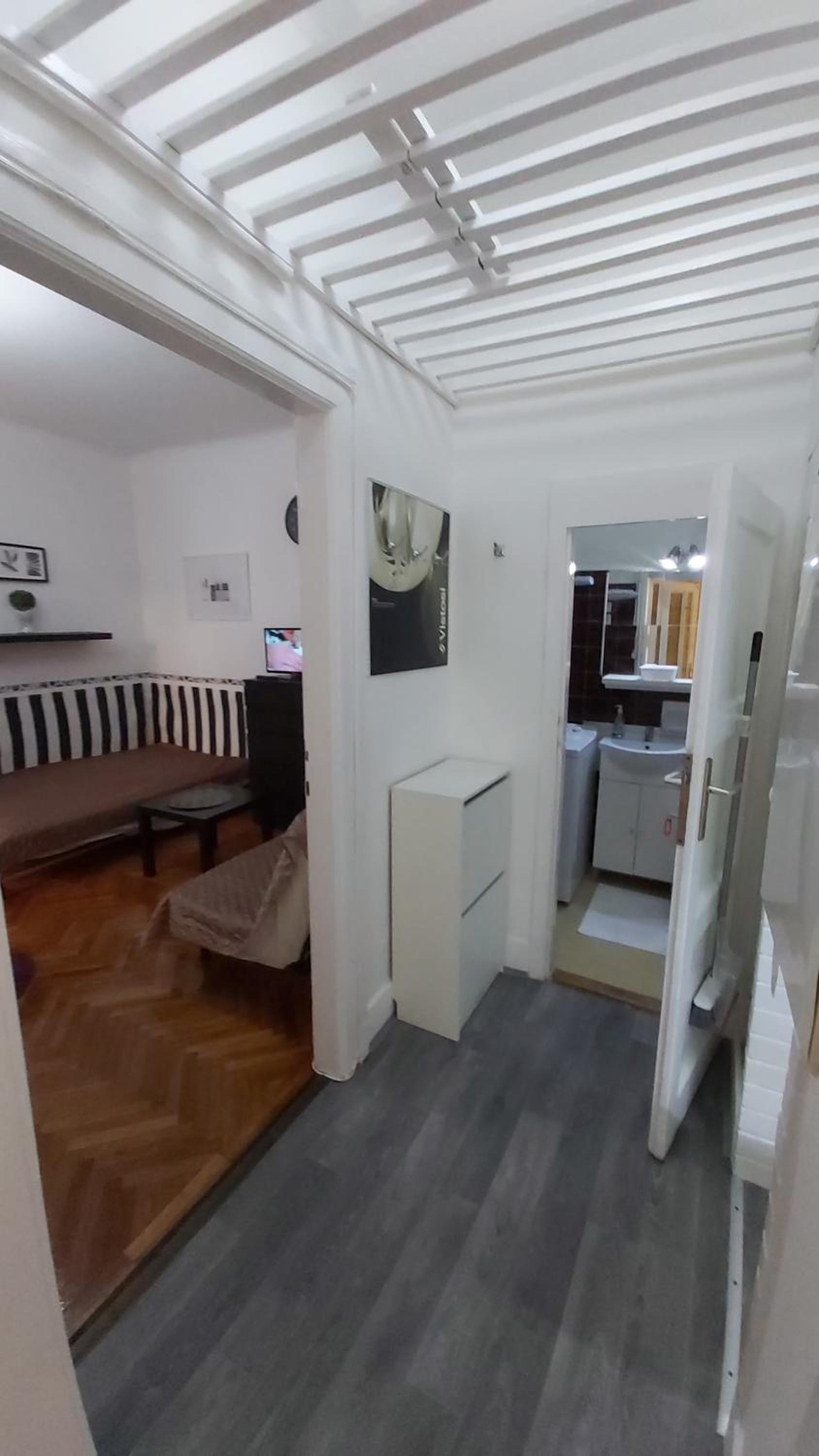 One-Bedroom Apartment - Photo 7