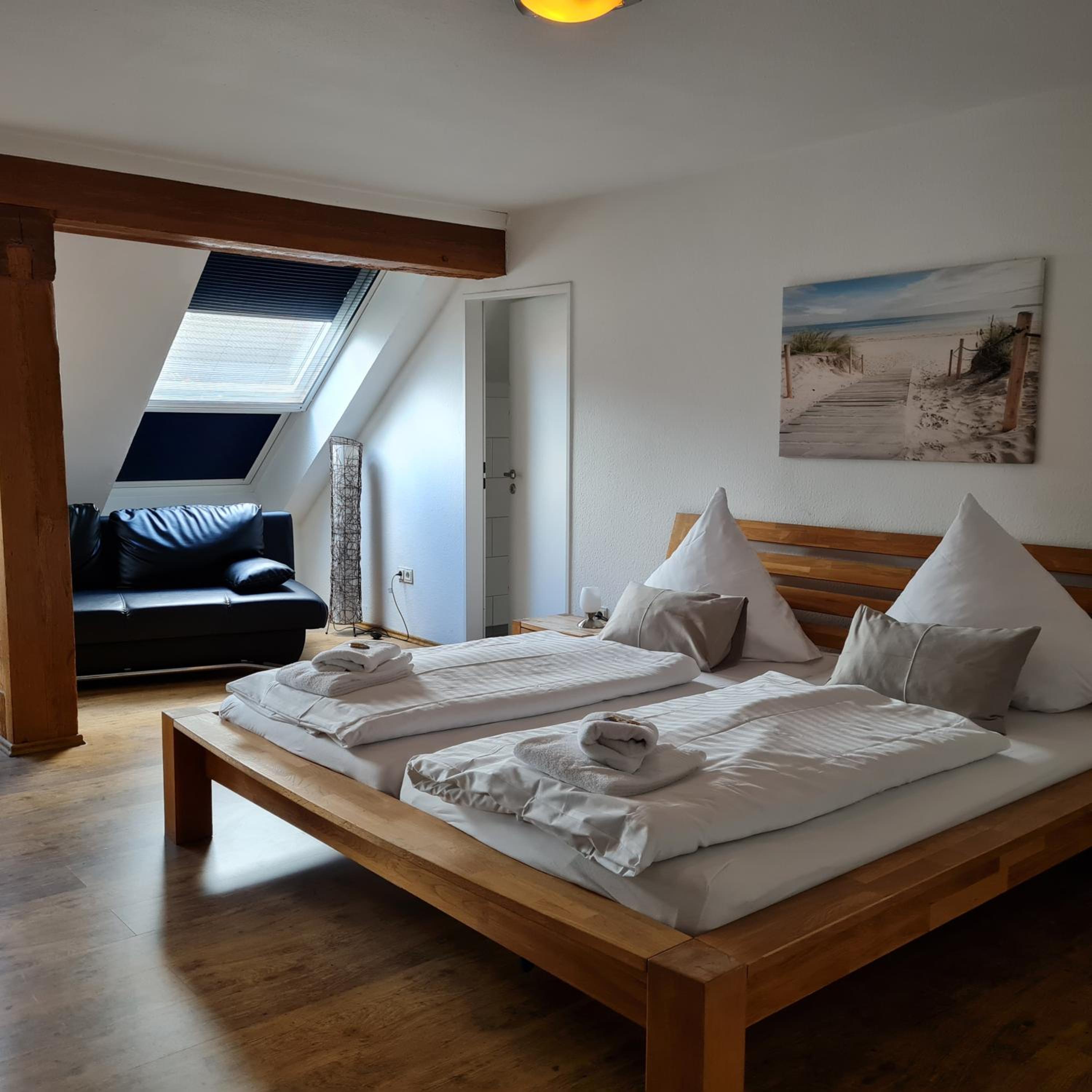 Deluxe Double Room with Shower - Photo 5