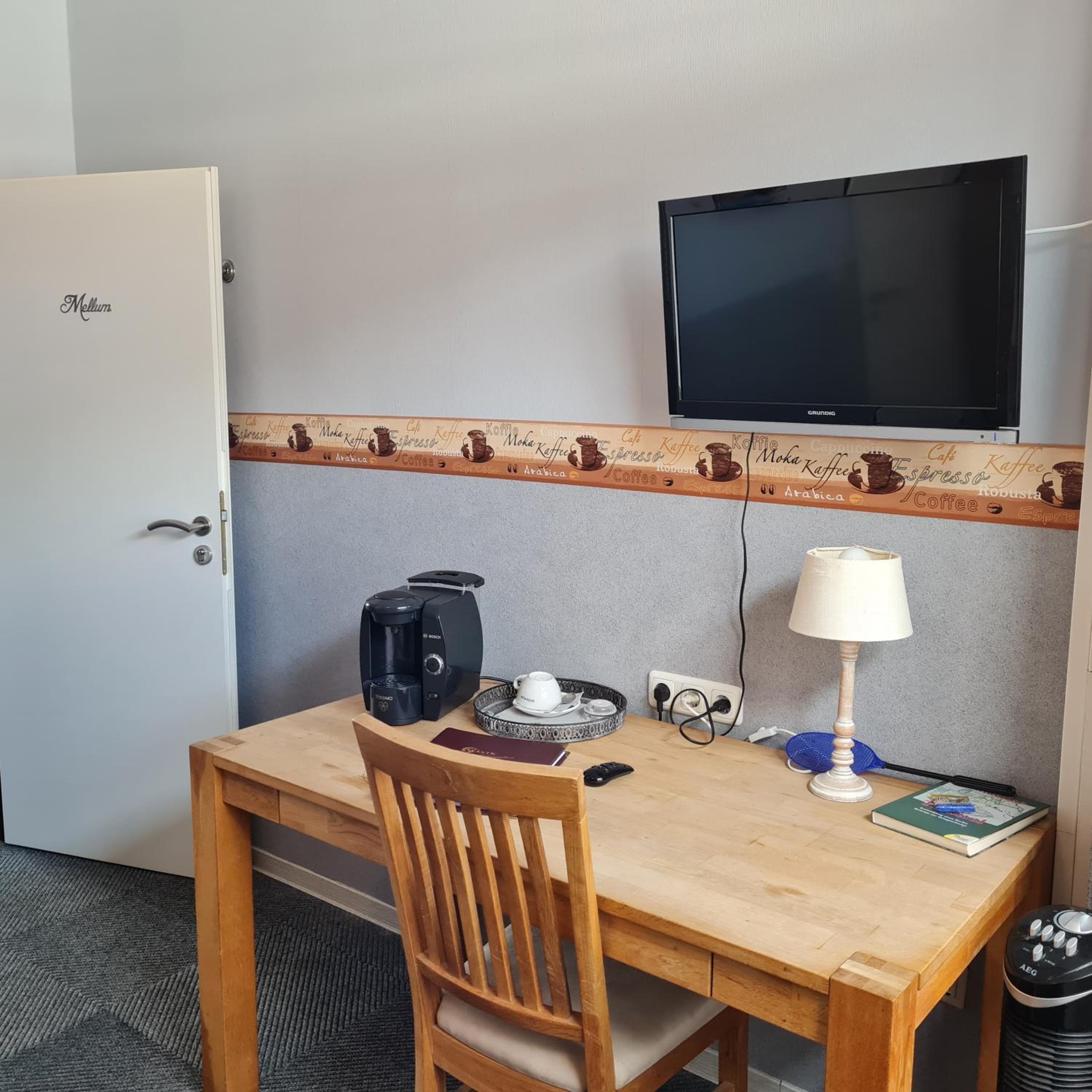 Single Room with Bathroom photo 2