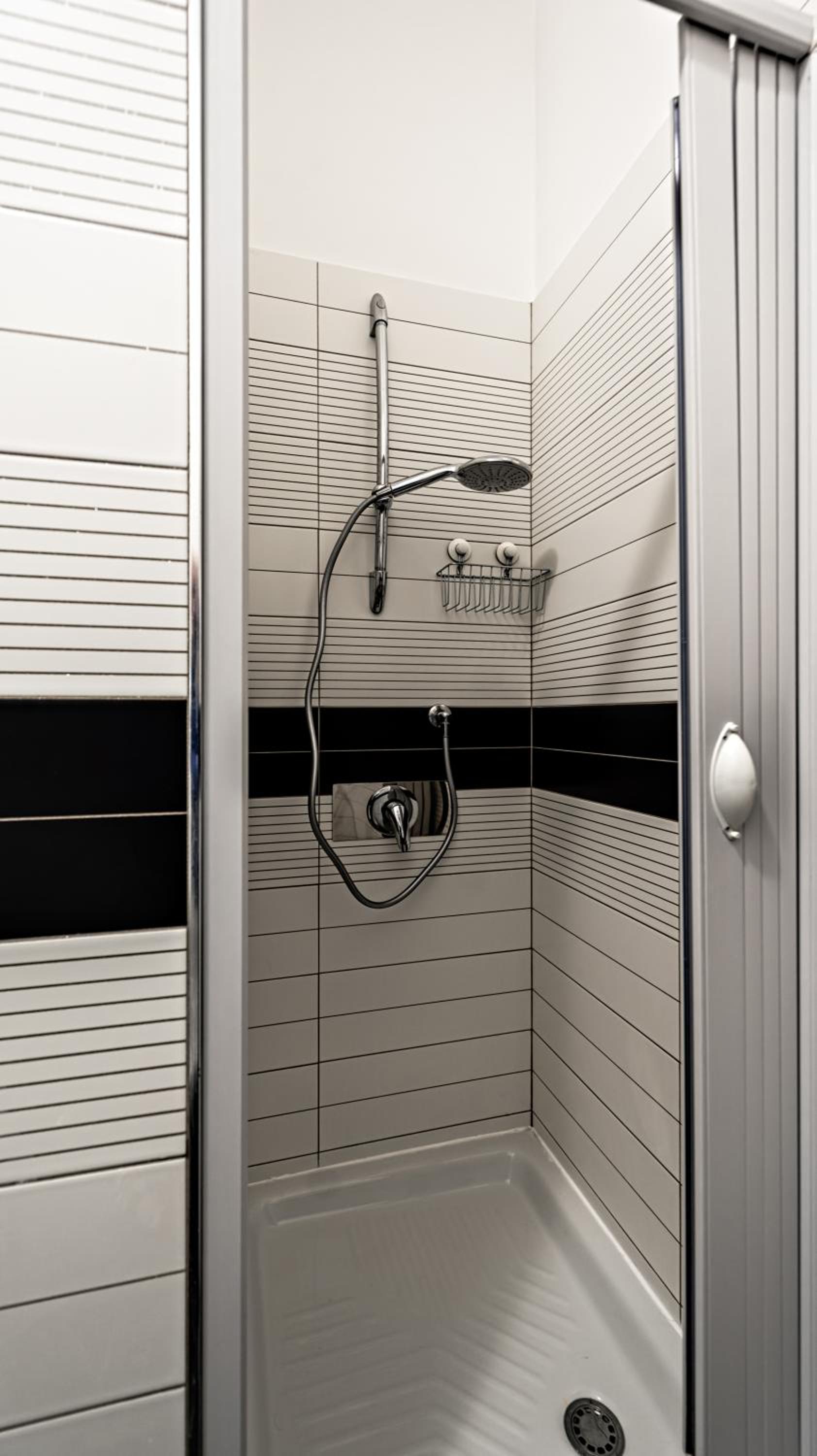 Queen Suite with Spa Bath - Photo 5