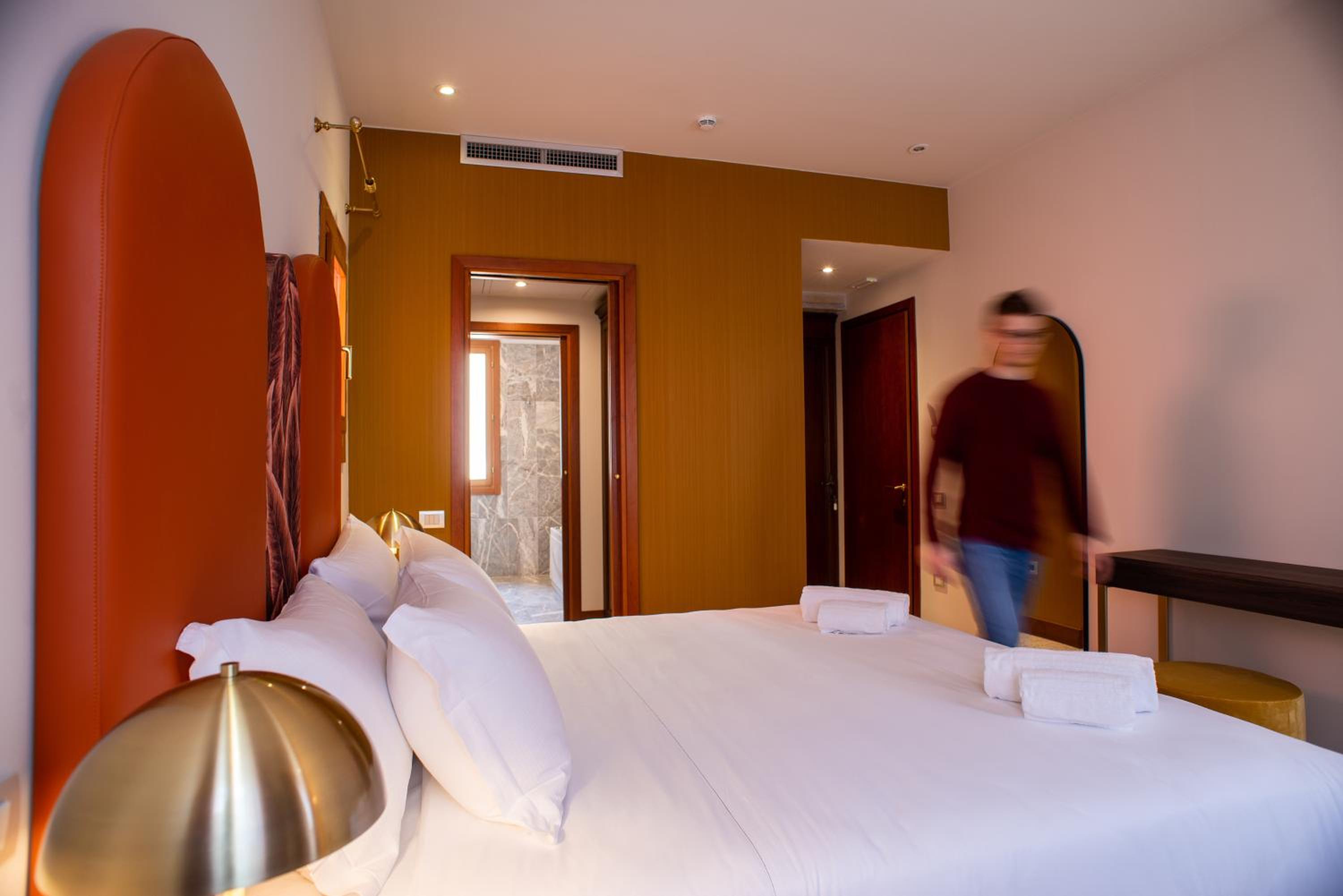 Standard King Room photo 2