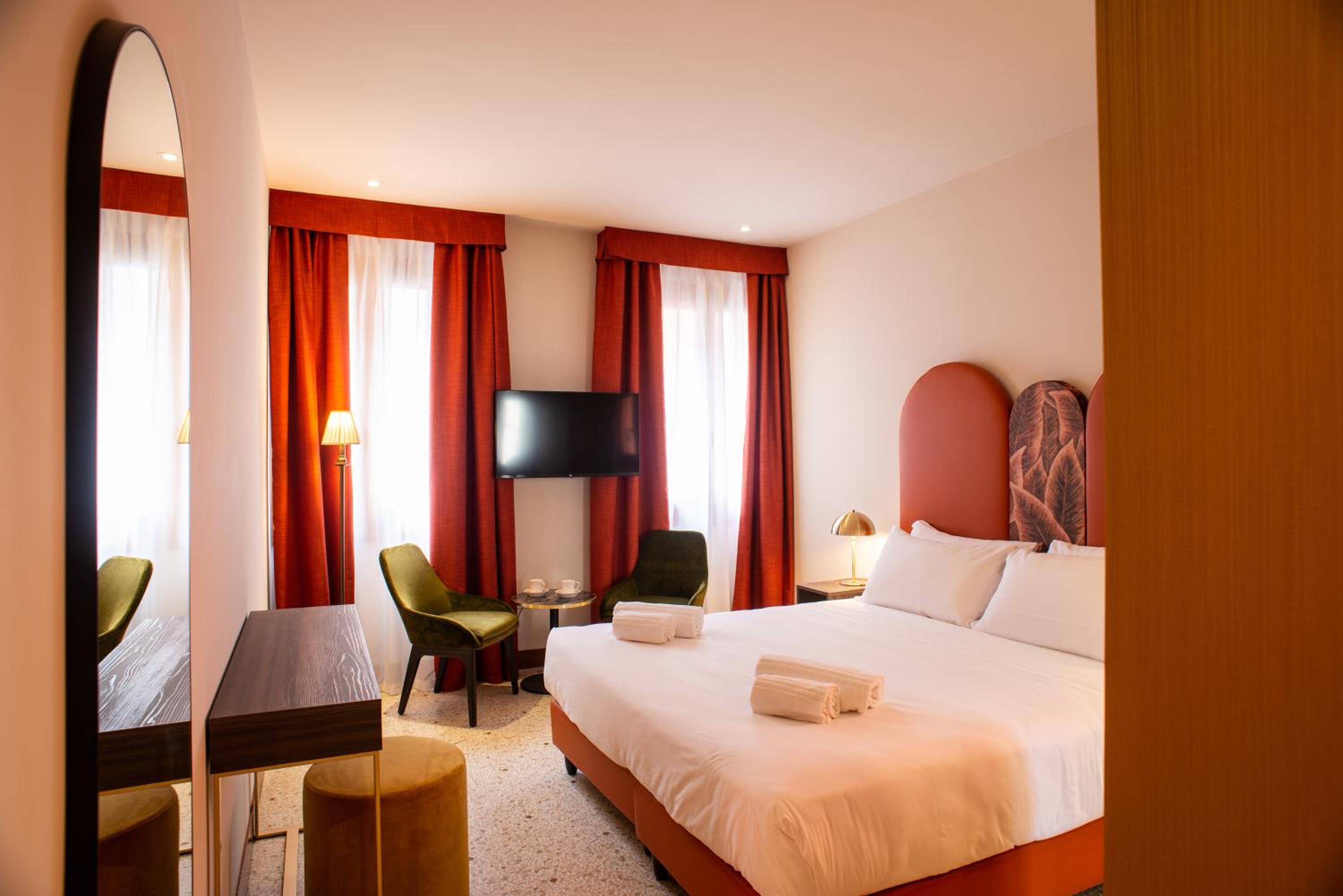 Standard King Room photo 1