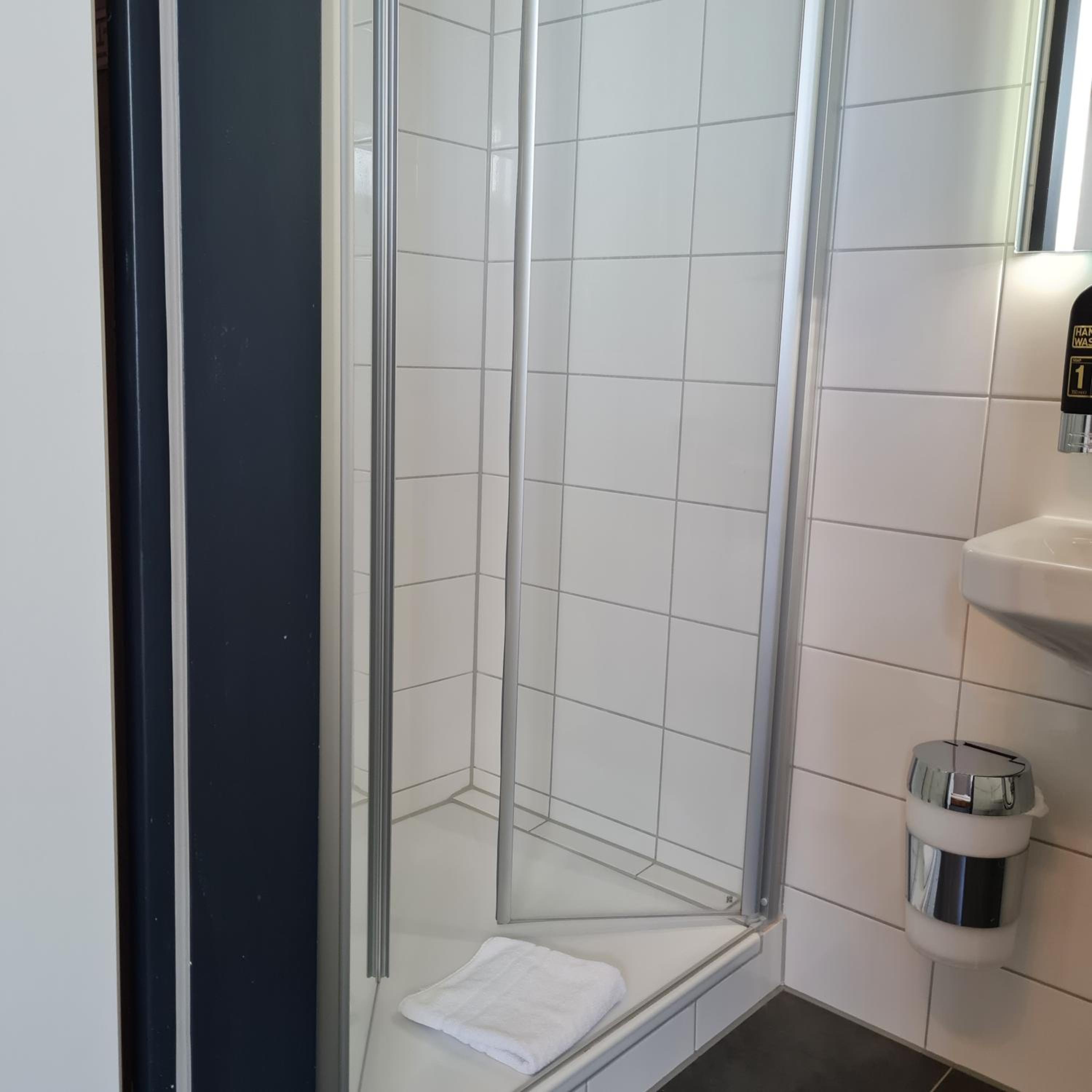 Single Room with Bathroom photo 3