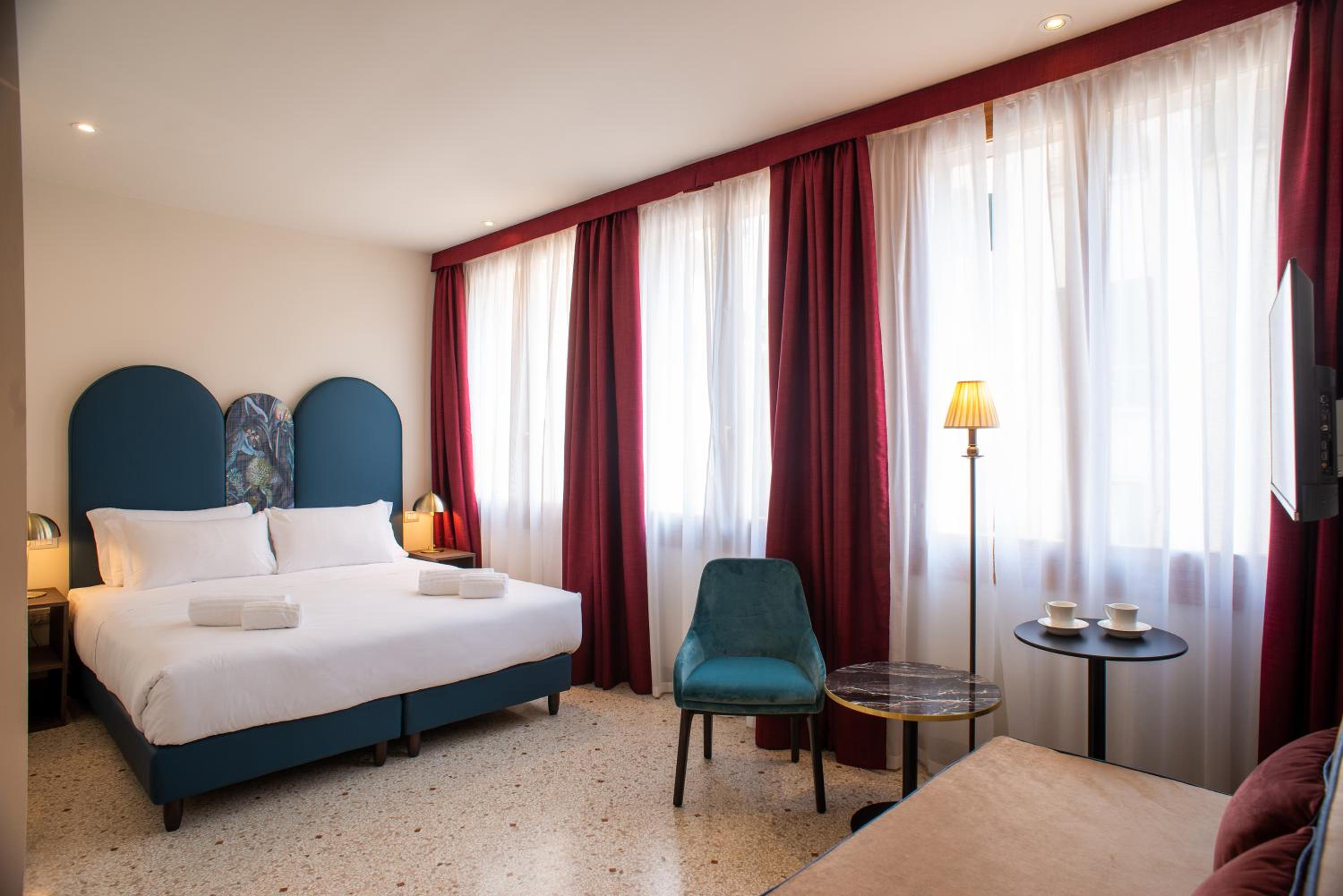 Deluxe King Room photo 1