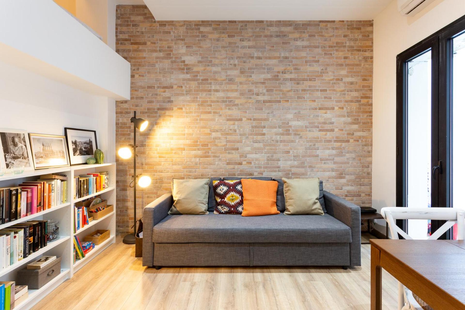 One-Bedroom Apartment photo 2